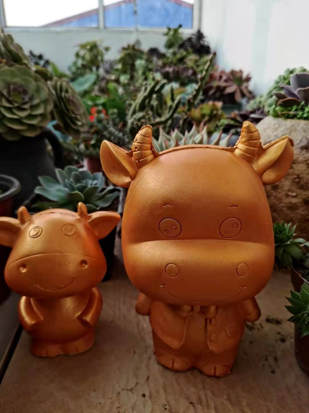 金蛋批发金牛石膏娃娃抽奖存钱道具生肖砸金牛开业庆典元宝牛