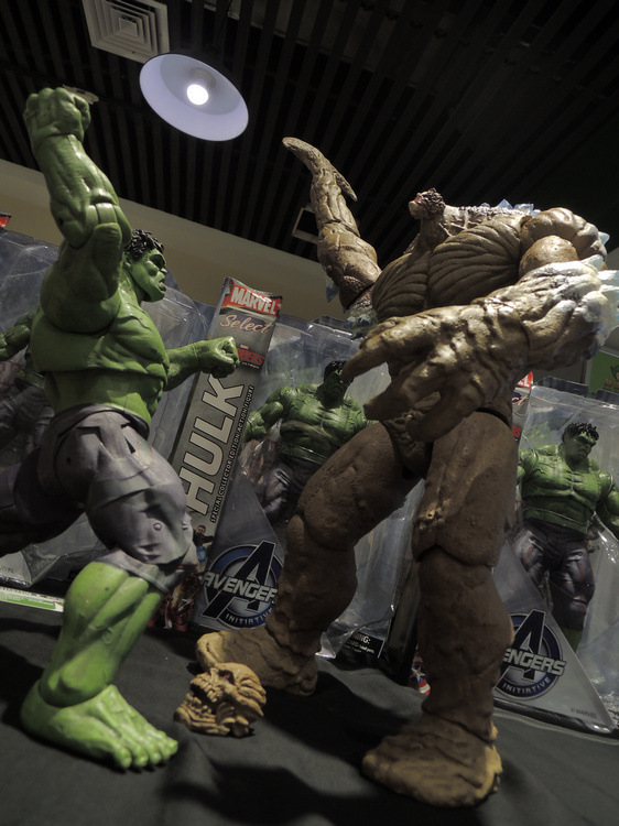 绿巨人 真裤子 复仇者联盟2 浩克 hulk 10寸关节手办