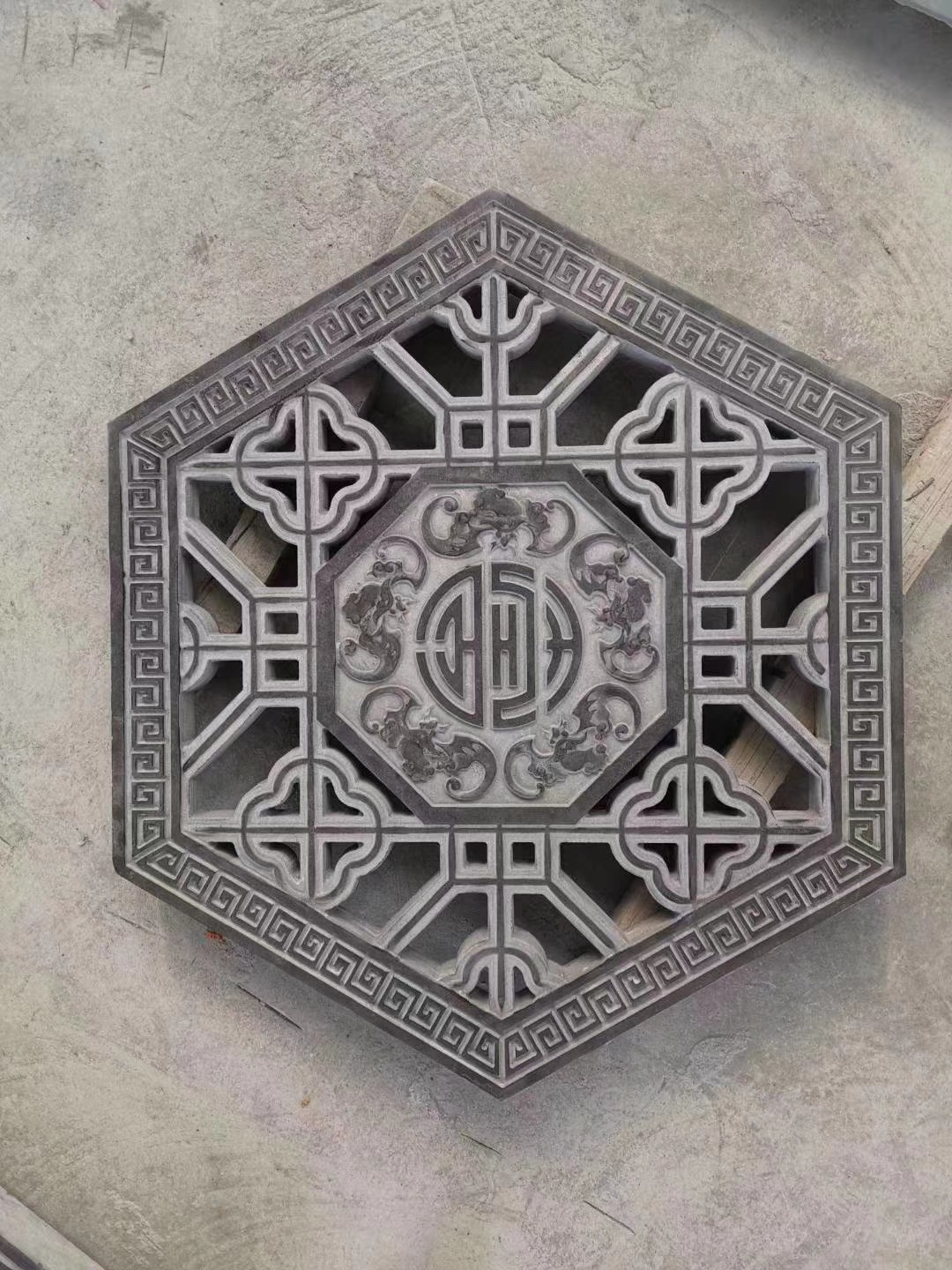 批发零售镂空石窗 园林寺庙墙壁石雕窗棂 造型青石窗花