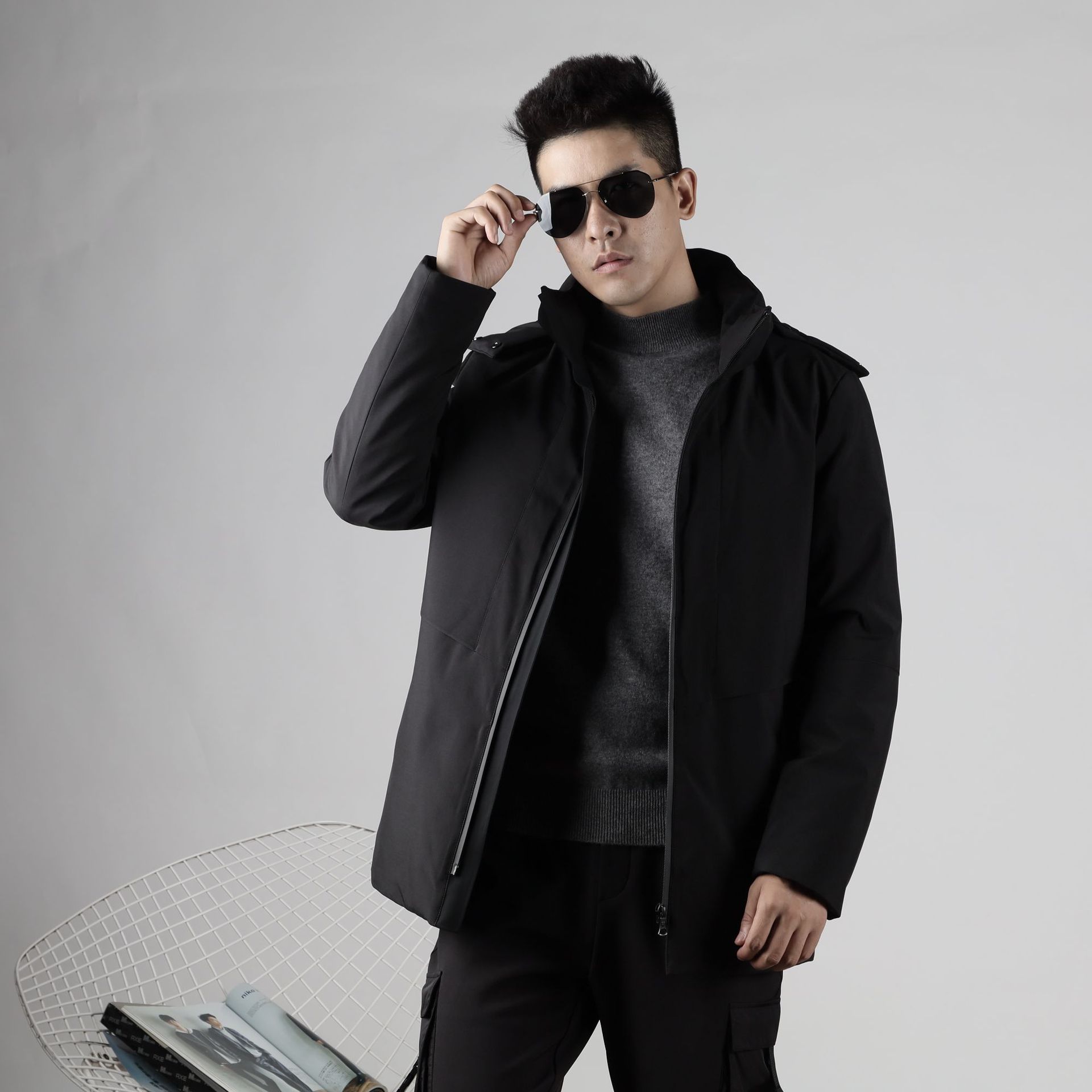 0成交1件现货厂家男士冬季保暖休闲外套 亮面轻薄连帽羽绒服男￥288.