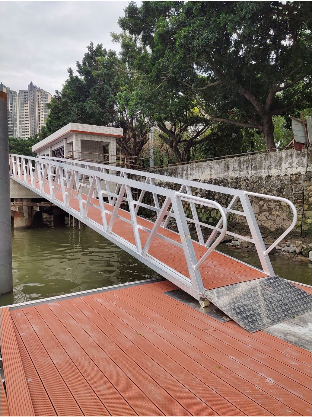 供应pe塑料浮箱,浮桥浮箱,趸船浮箱,水上平台浮筒,铝合金引桥