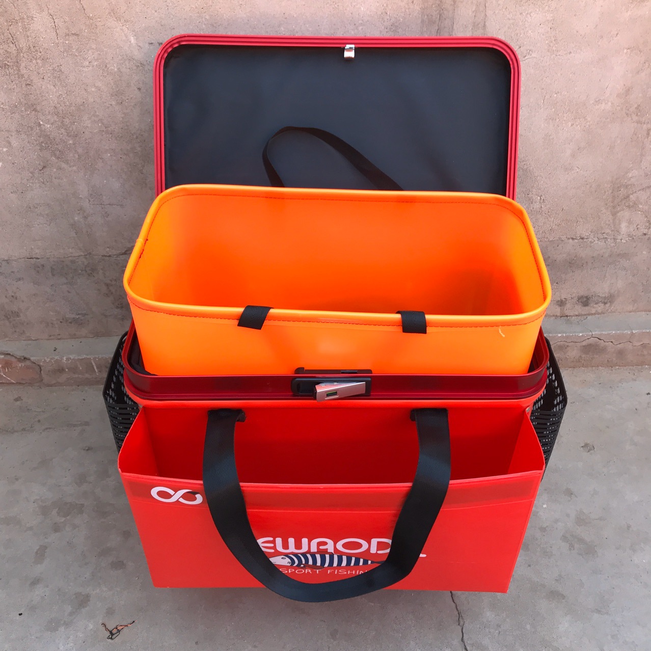 新款硬盖钓鱼拉杆箱活鱼桶大轮加厚轿车鱼护桶硬壳