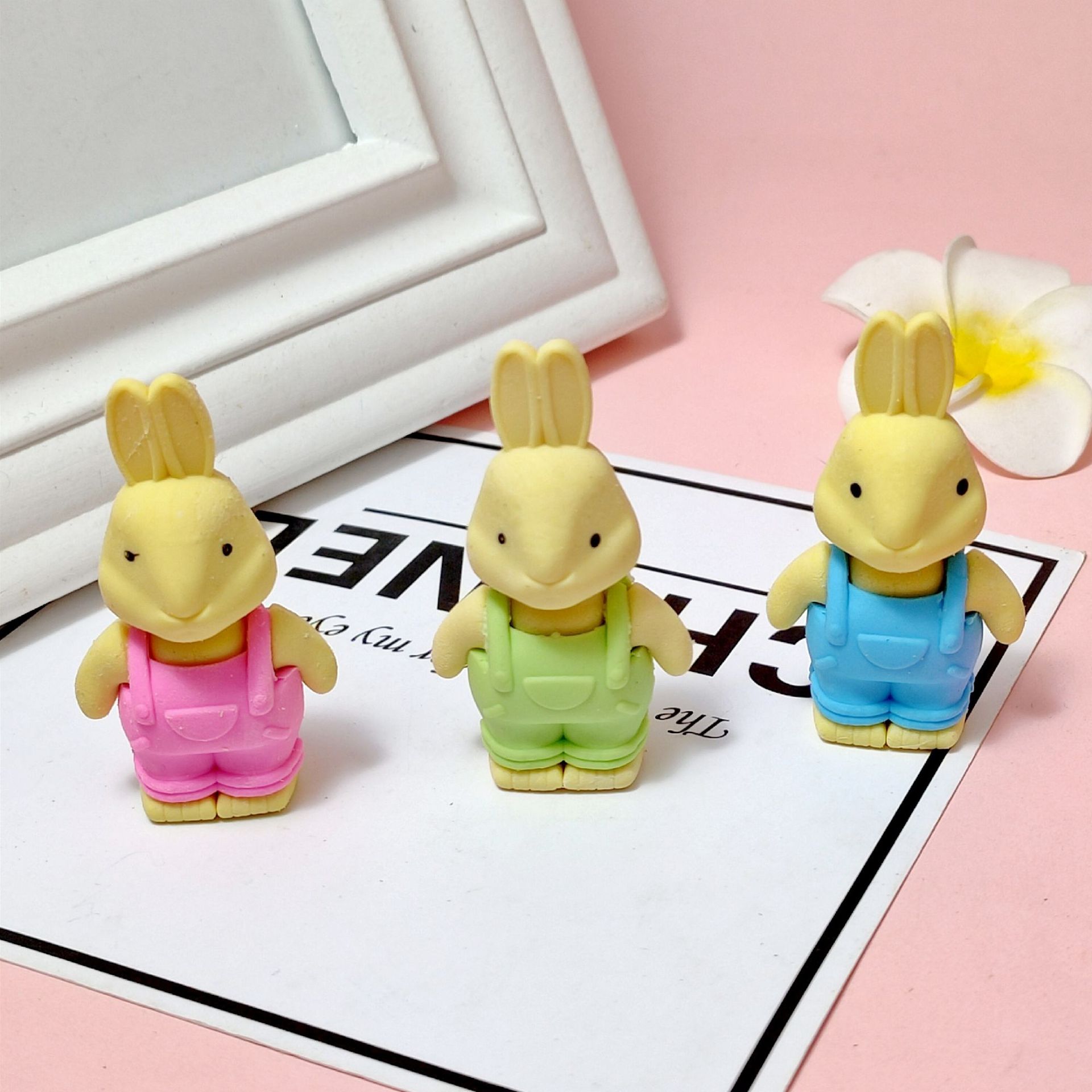 学生橡皮擦创意文具背带兔造型橡皮擦卡通可爱兔子可拆卸组装橡皮