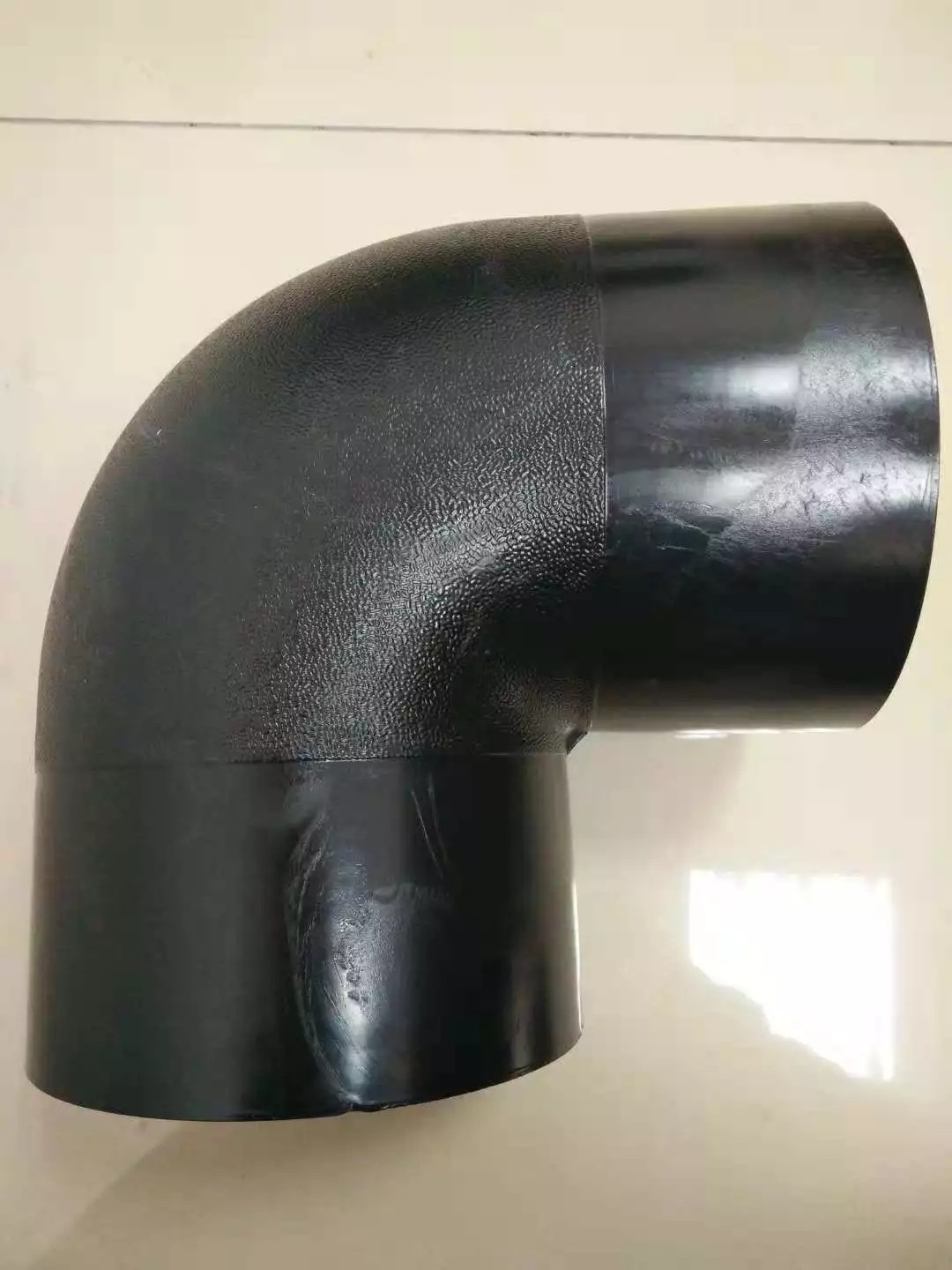 pe弯头对接45度pe热熔弯头塑料给水管件黑色全新料63/90/110现货