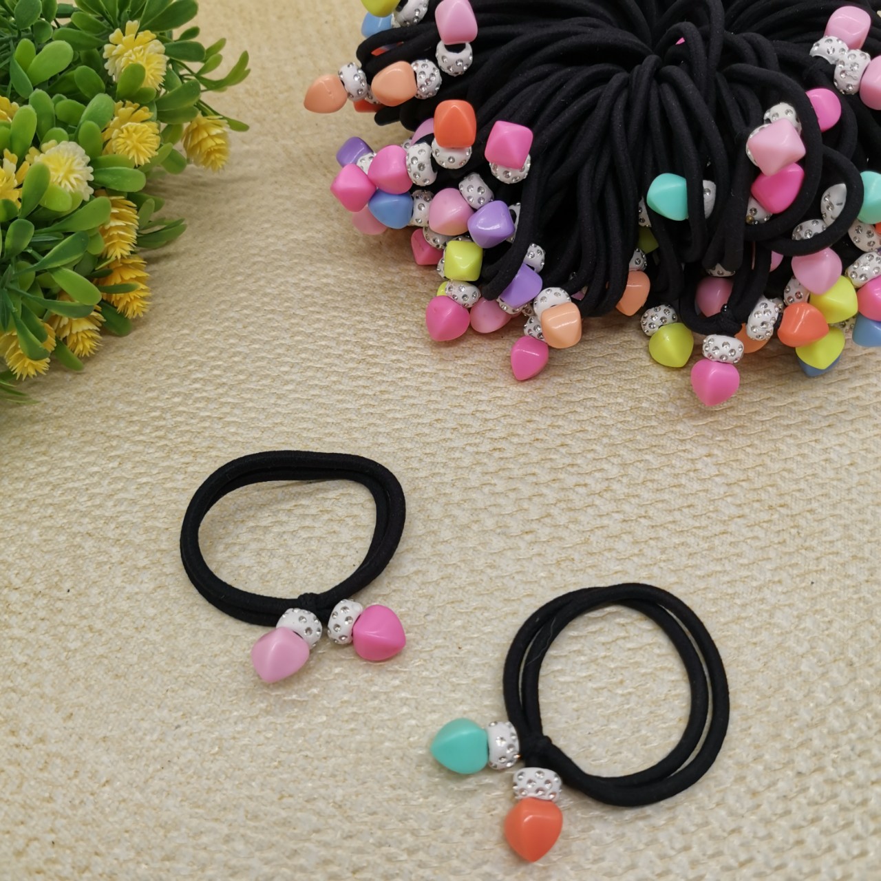 商品描述颜色皮筋产地义乌样式女式产品类别头饰商品属性商品属性商品