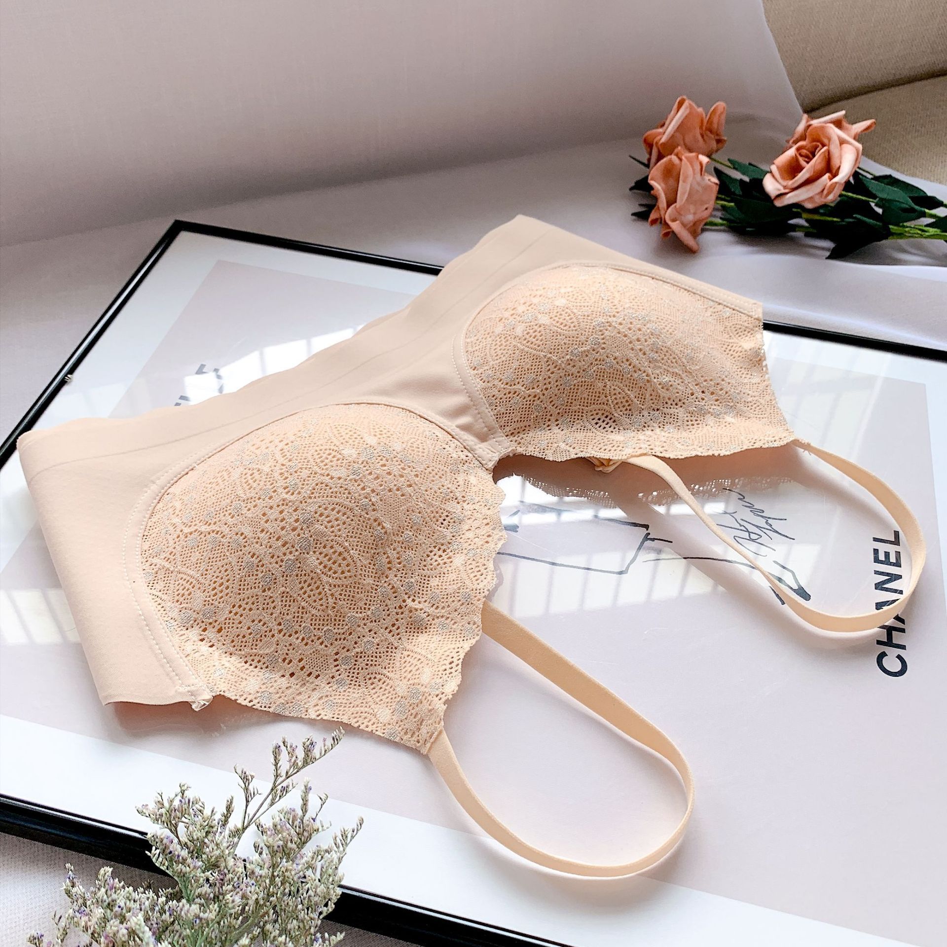 日本满天星蕾丝吊带乳胶内衣聚拢无钢圈收副乳可调节肩带背心