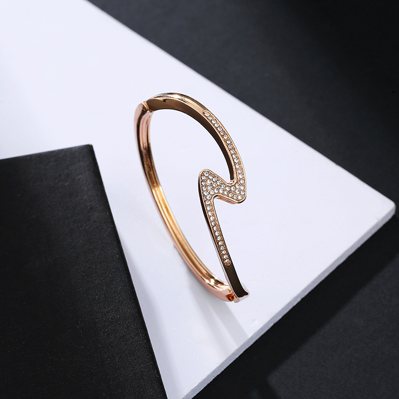 夜市地推首饰外贸手环时尚个性z字闪电镶钻女士细手镯光面手镯