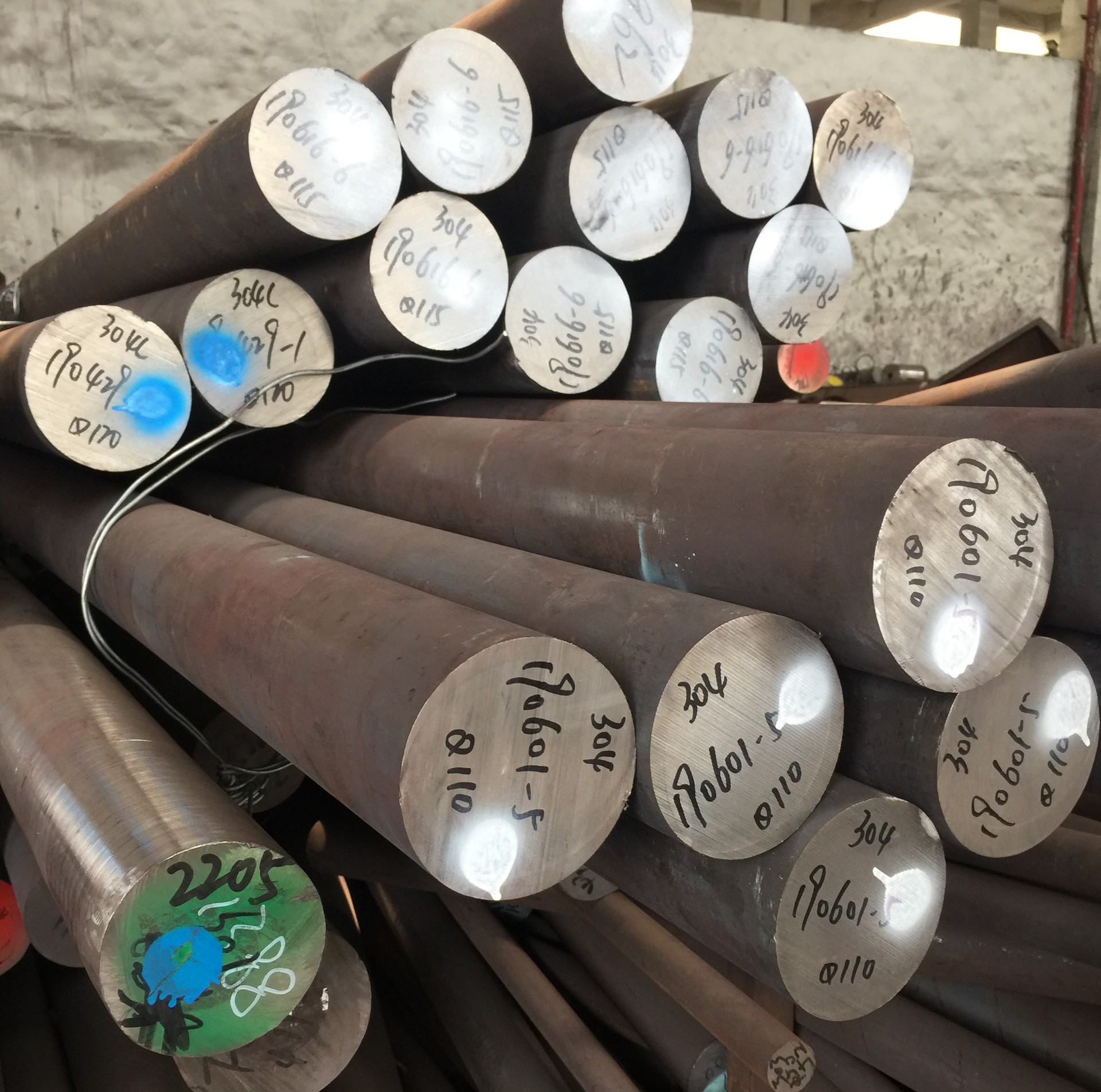 供应 不锈钢圆钢304 黑棒304 棒材 支持定做 可以零割