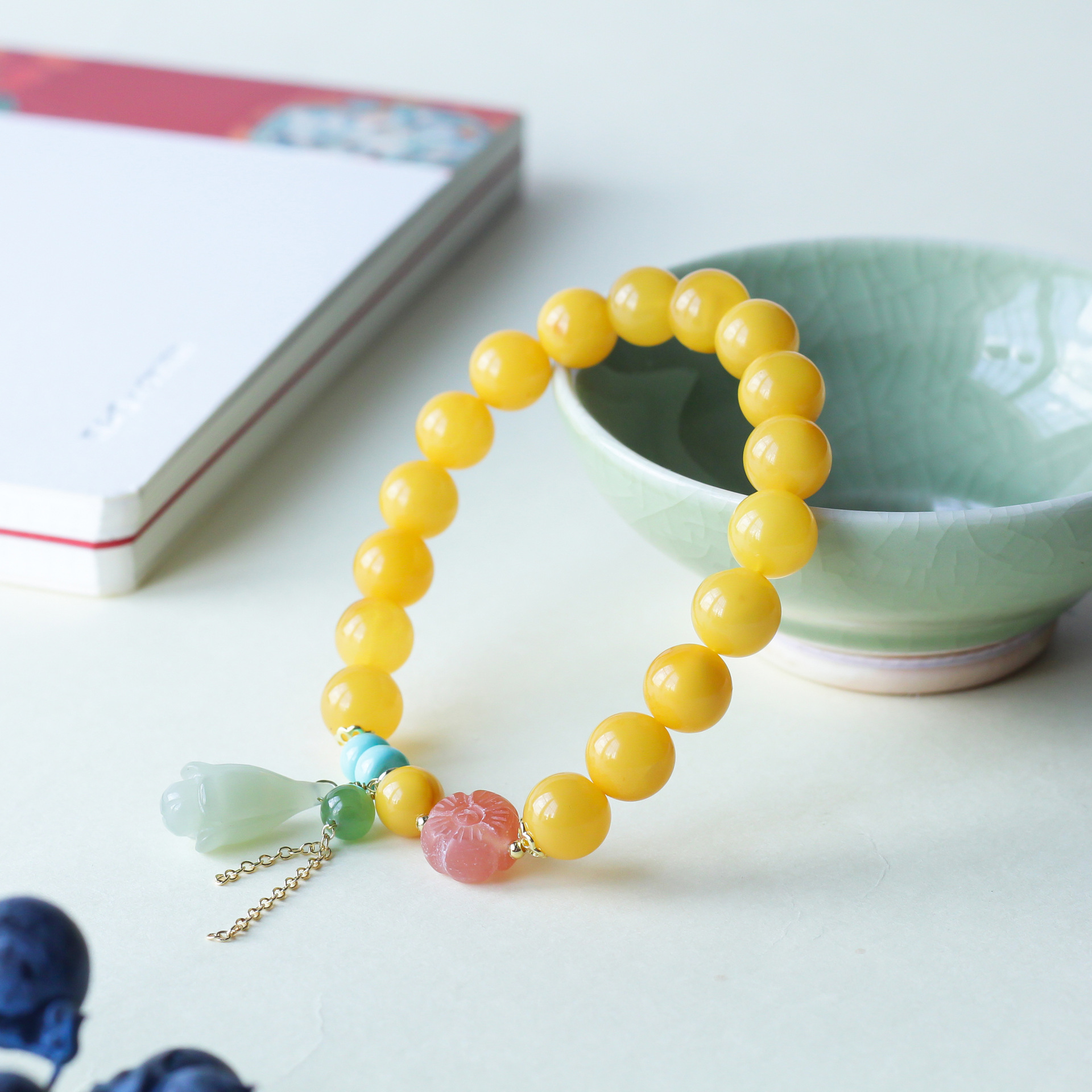 天然满蜜鸡油黄老蜜蜡手链原创diy南红和田玉兰花琥珀女士手链