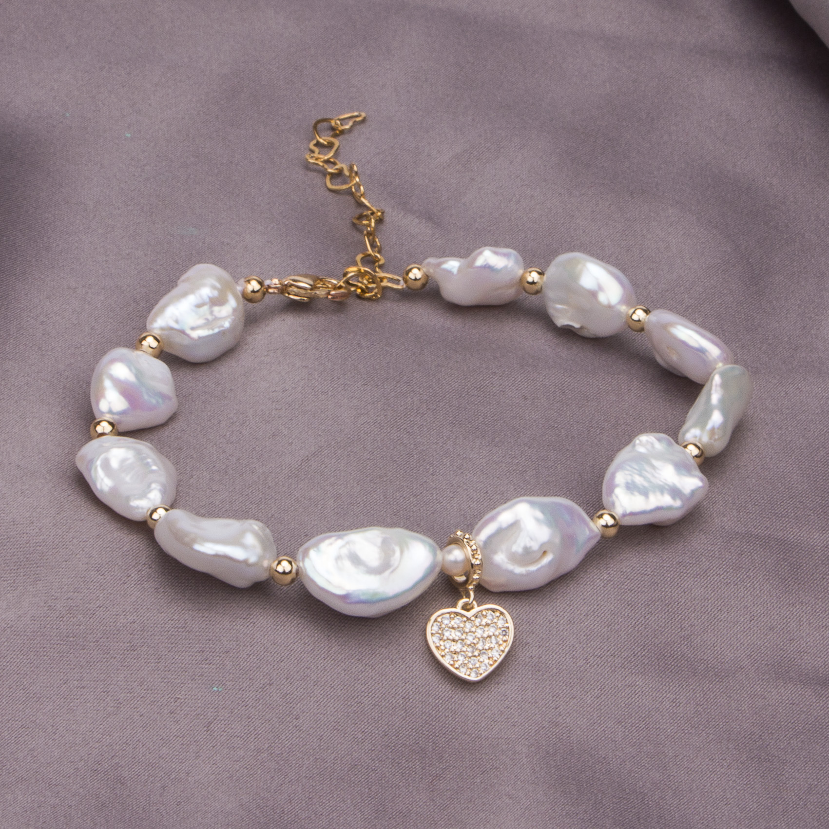 不规则异形珍珠手链女 真珍珠金色隔珠时尚清新女款微镶爱心手串