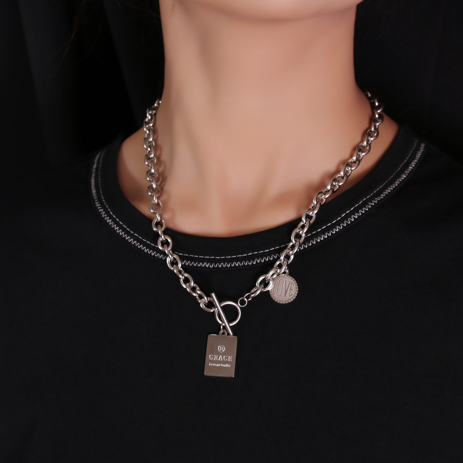 欧美网红不锈钢项链女嘻哈个性锁骨链冷淡风百搭吊坠方牌毛衣链潮