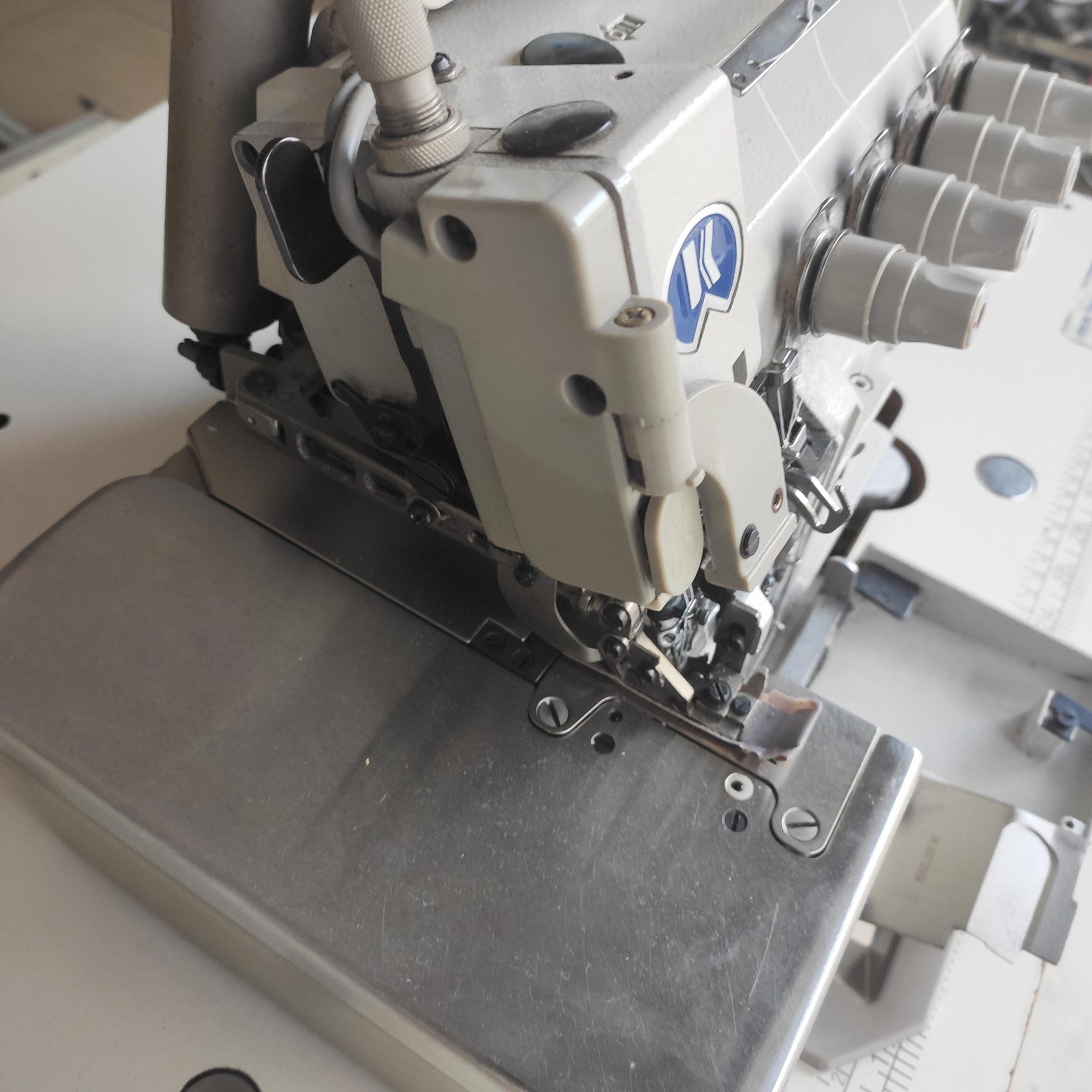 二手杰克四线电脑锁边机电动直驱包缝机工业缝纫自动剪线打边车