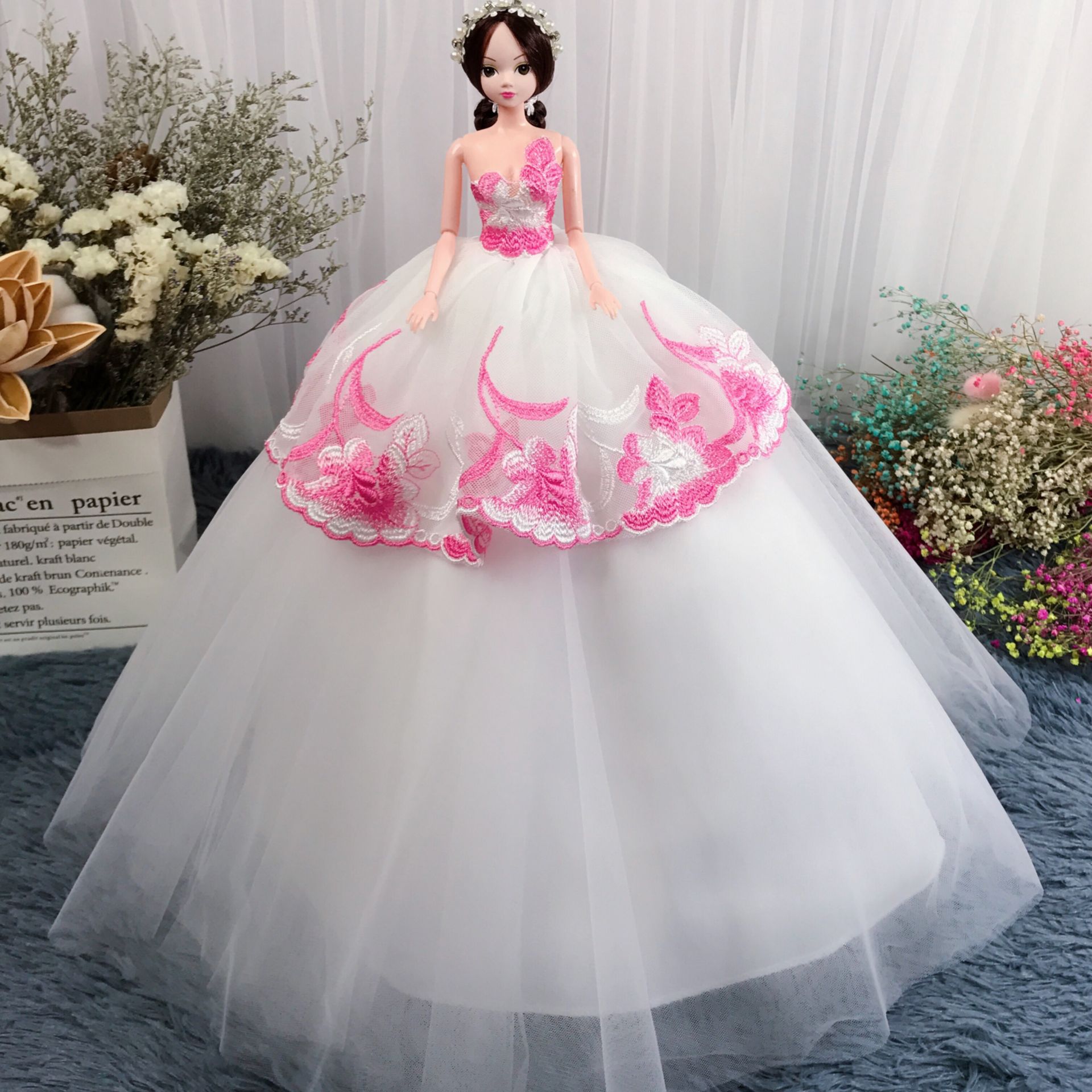 婚纱洋娃娃公主儿童玩具礼物套装搪胶公仔玩偶婚纱洋娃娃摆件批发