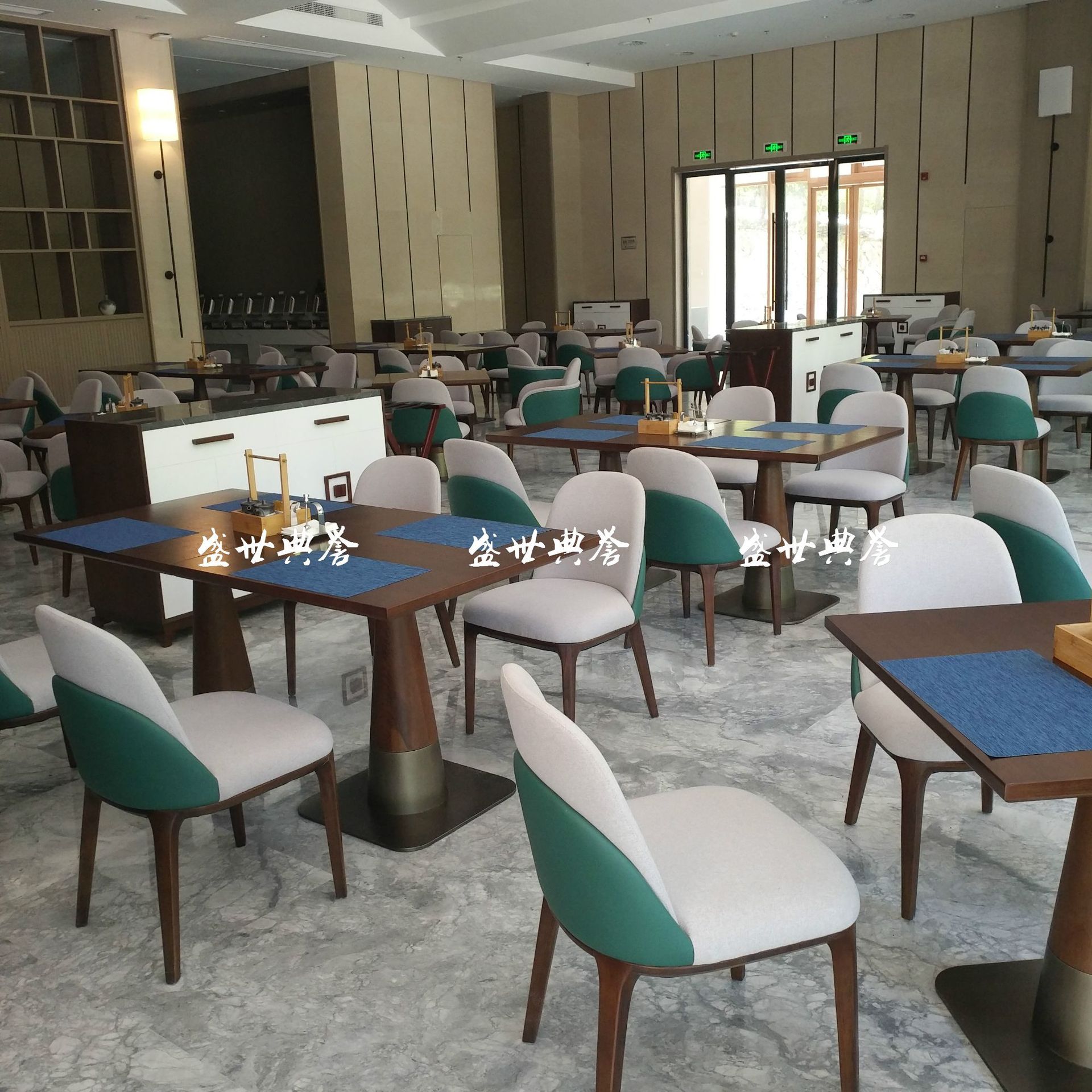 上海洲际酒店自助餐厅桌椅星级酒店早餐厅餐椅假日酒店西餐实木椅