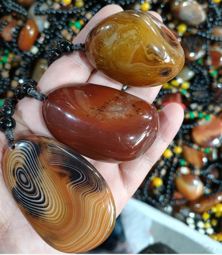 批发玛瑙珠宝 a货玛瑙彩色原石手把件 玛瑙健身手玩 把件吊坠