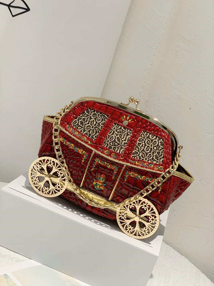 2020春夏新潮流时尚女包创意造型绣花马车包链条包单肩斜挎包