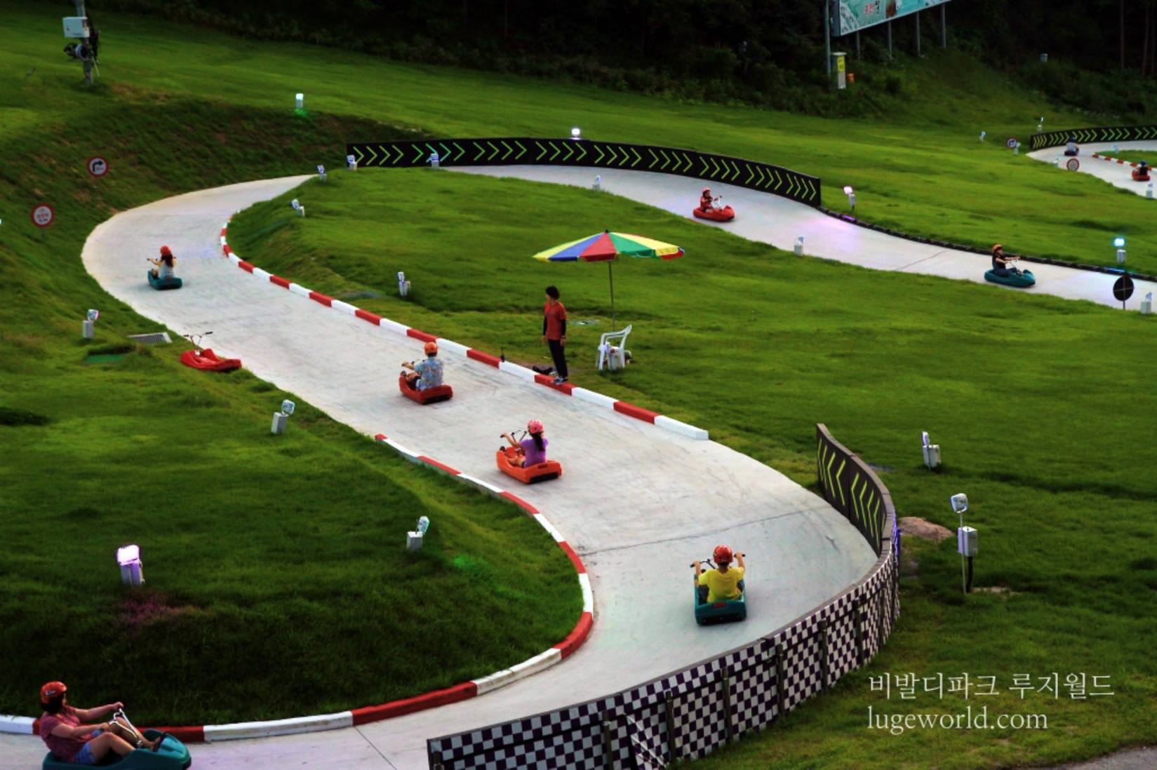 厂家定制网红滑板车 山地斜坡滑车 户外亲子游乐设施山道滑草车