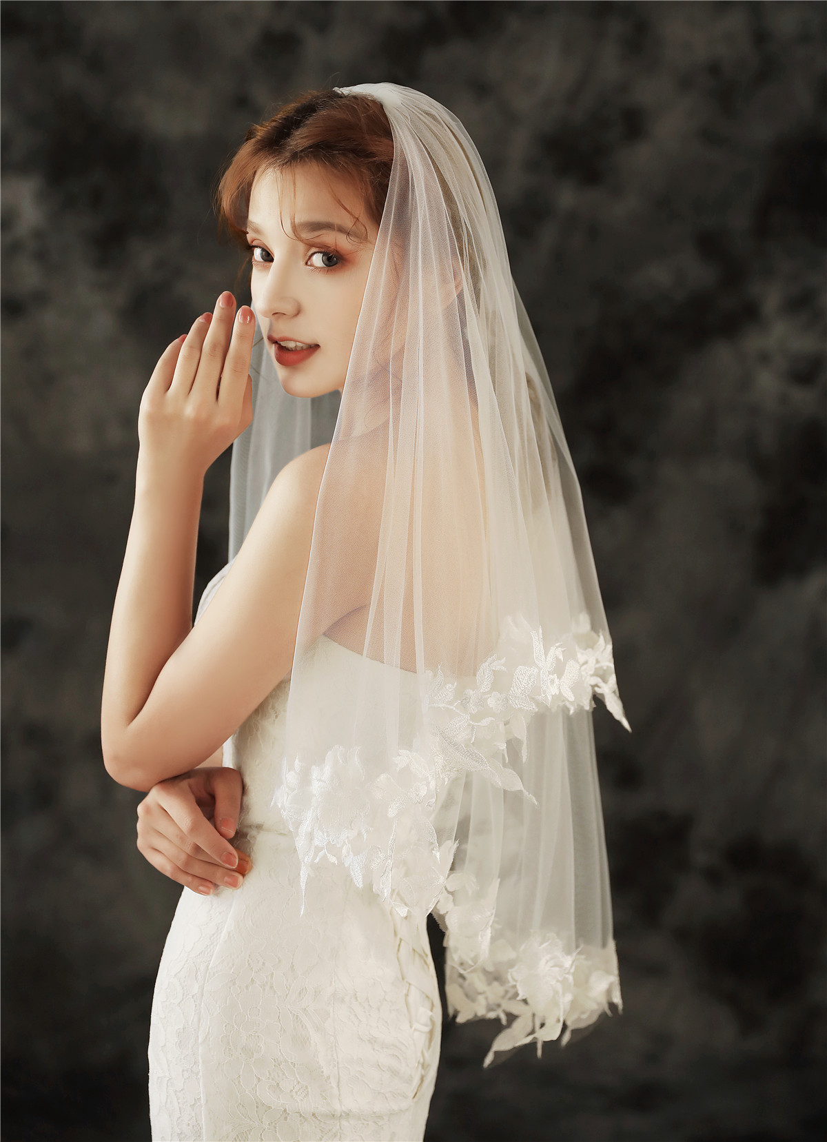 新款时尚新娘头纱 婚纱配饰影楼拍照面纱短款双层带发梳厂家直销