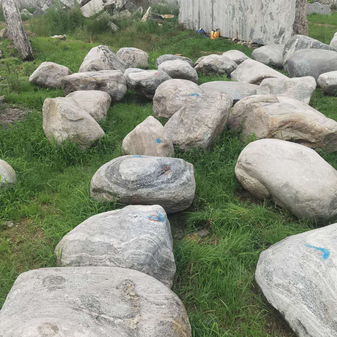 景观置石 天然置石河冲石矿山开采景观原石园林草地石头景观置石