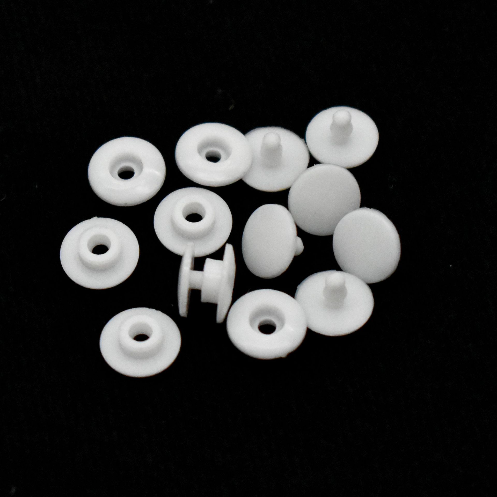 现货白色一次性塑料二合扣 双合子母扣 防护面罩固定扣