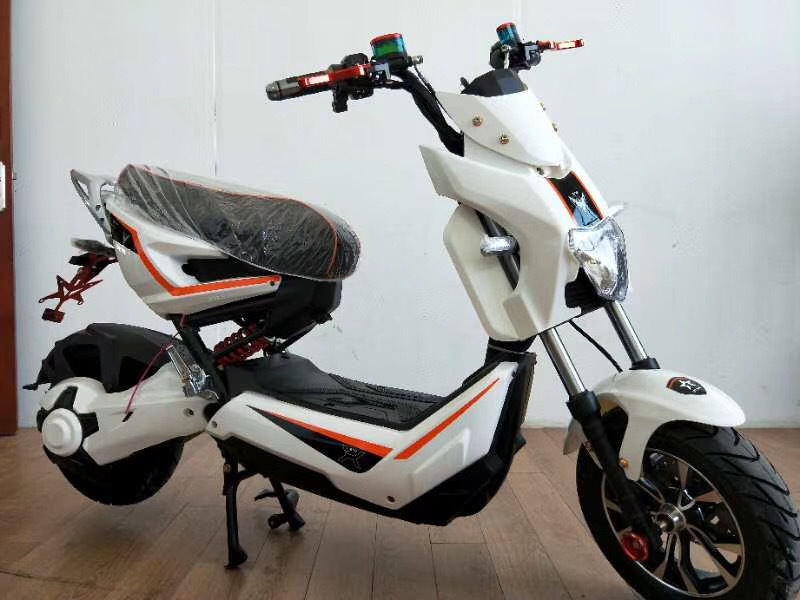 越南电动车电动摩托车铅酸60v20ah油刹超威天能电池电动车助力车