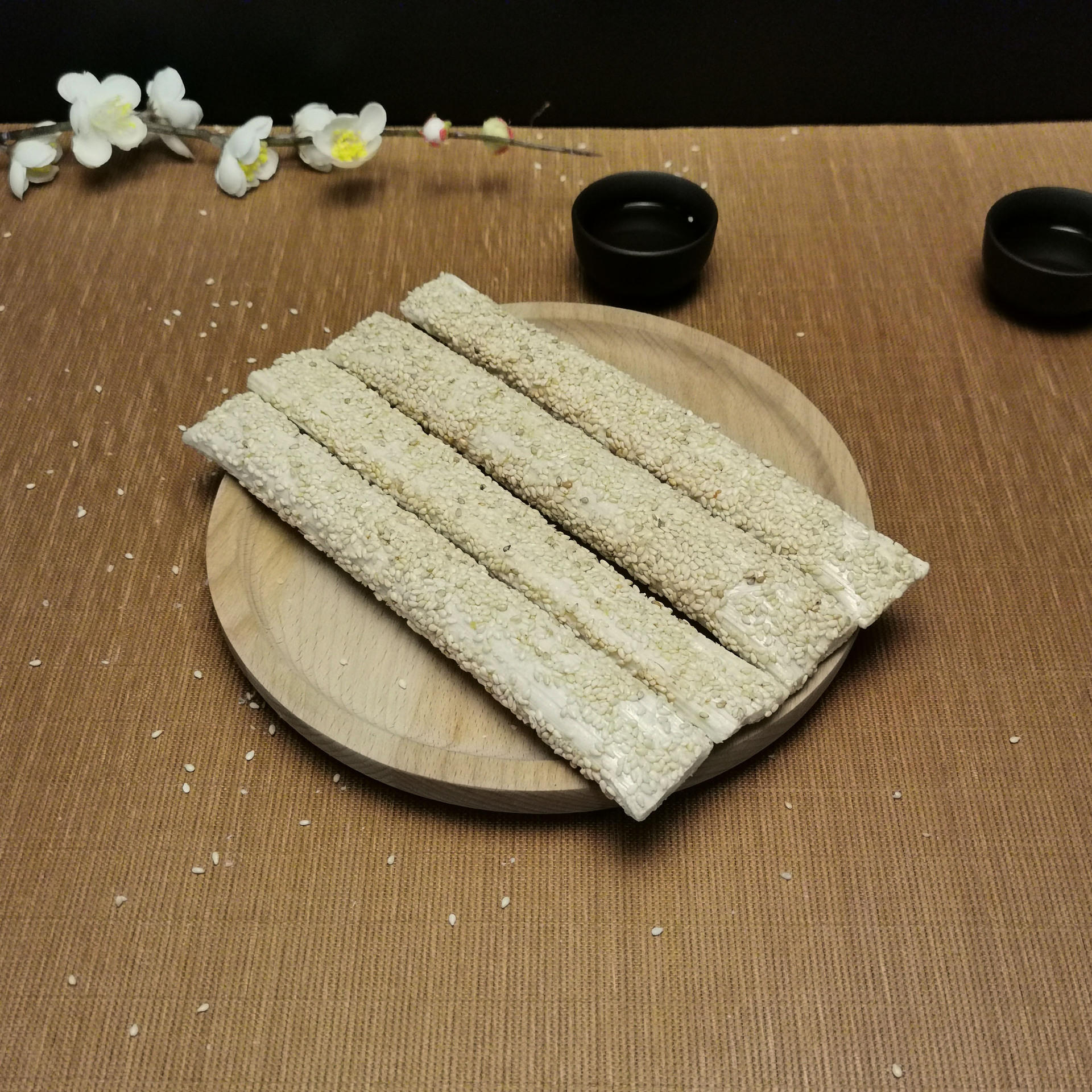 现货供应500g老式手工芝麻糖橡塑空心麻糖麻糖棍老式芝麻糖棍