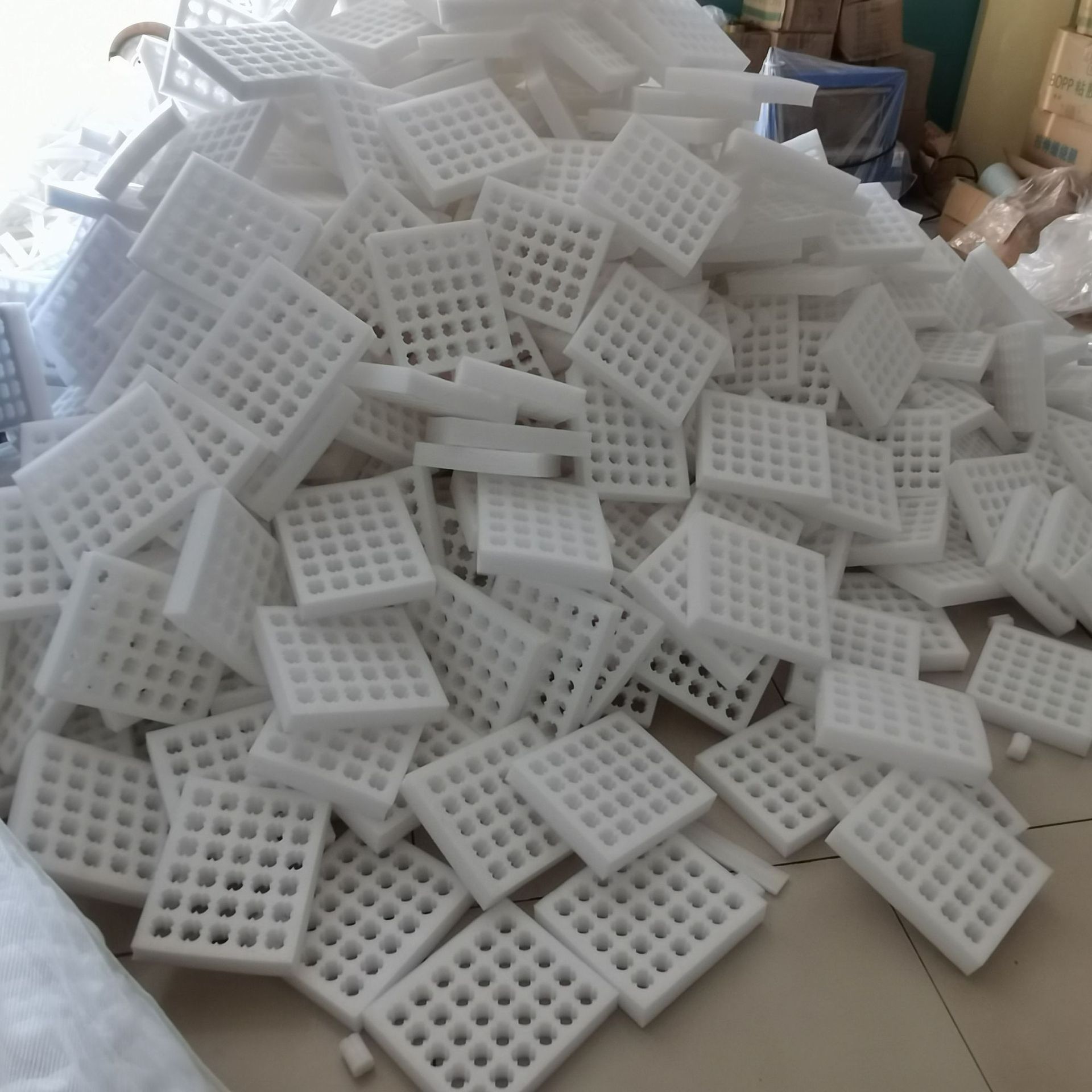 珍珠棉填充料泡沫填充物泡沫颗粒小碎块电商易碎品缓冲废料下边料