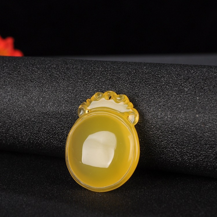 冰种玛瑙玉髓护心镜吊坠乳白色绿色黄色项链挂件男女款