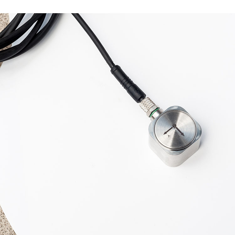 用于地震成像的三轴振动传感器