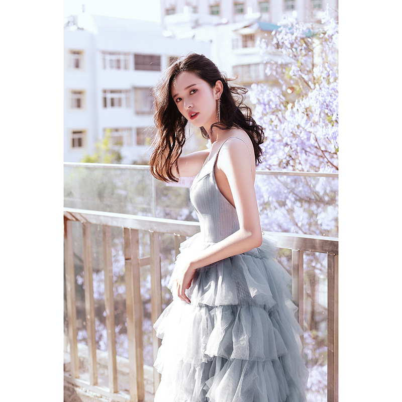 展会新款主题服装影楼摄影旅拍轻纱女孩写真礼服吊带条纹拖尾婚纱