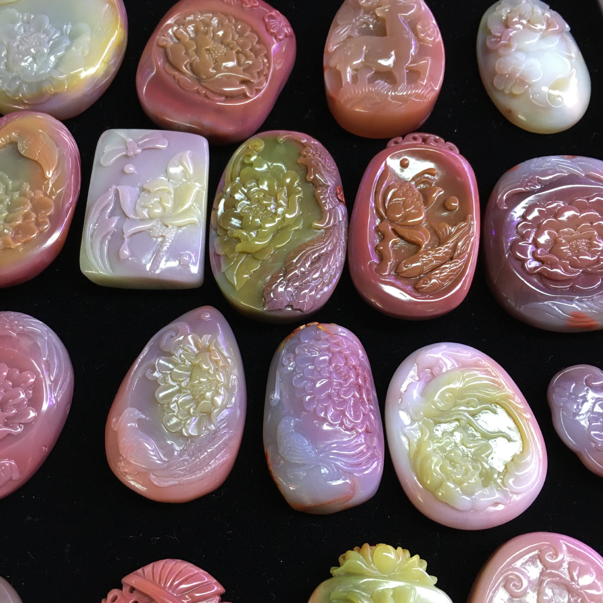 天然四川凉山盐源玛瑙雕刻 精工雕刻 七彩颜色 厂家直销