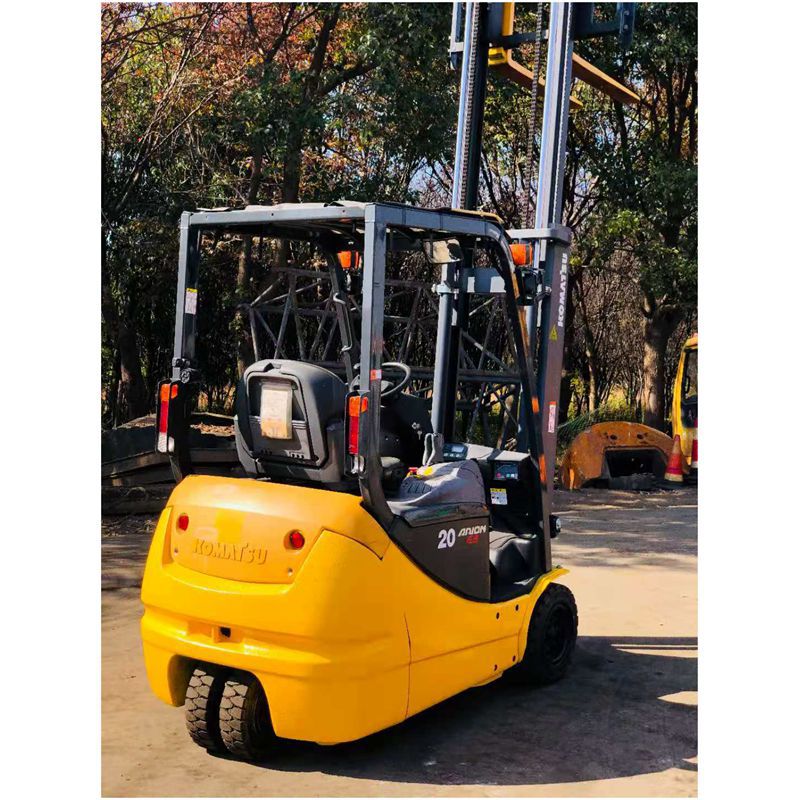 komatsu黄色三支点电动叉车2吨3米