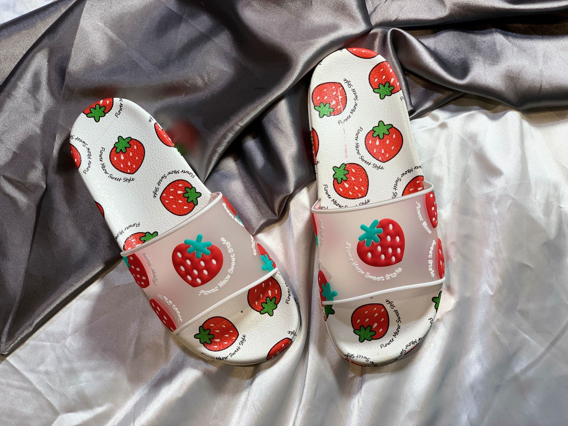 新款水果草莓拖鞋女凉鞋休闲防滑耐磨室内拖外穿沙滩鞋一字拖