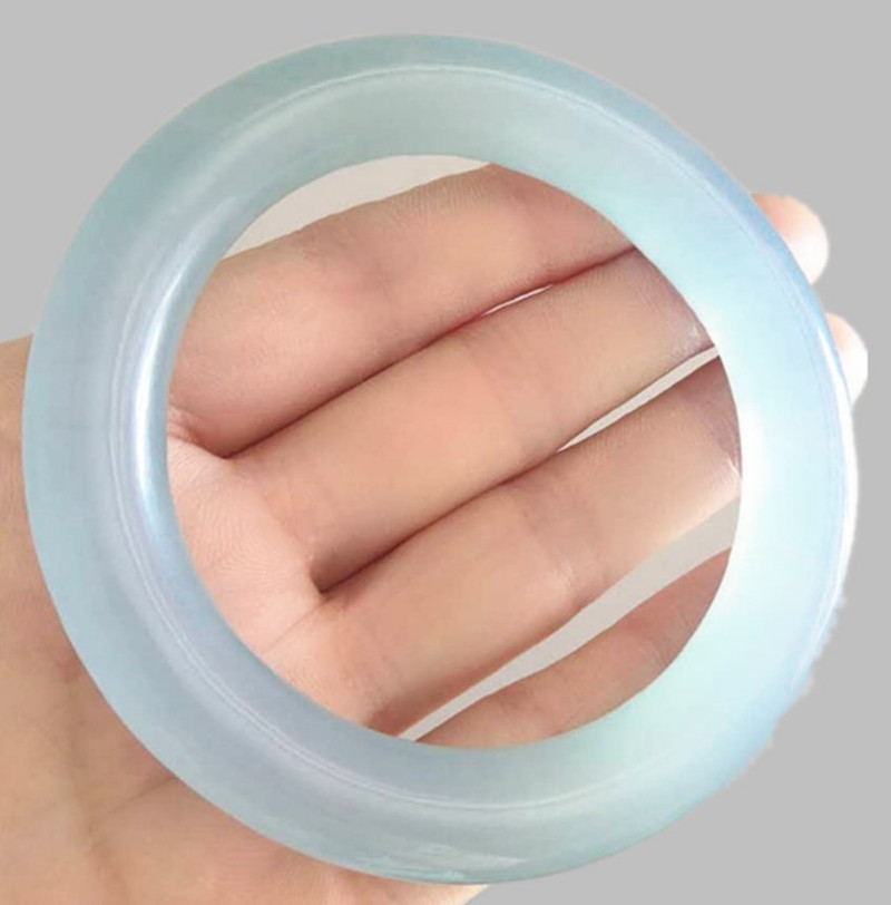 厂家货源 天然冰透石英岩玉蓝绿玉镯 浅蓝色石英岩玉圆条手镯