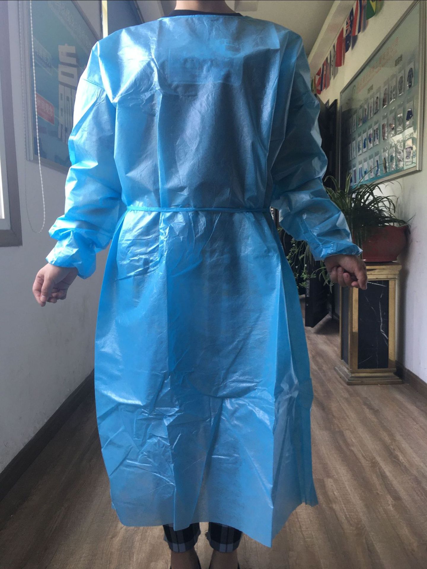 厂家直供一次性sms隔离衣无纺布pp pe淋膜隔离服防护衣防护手术