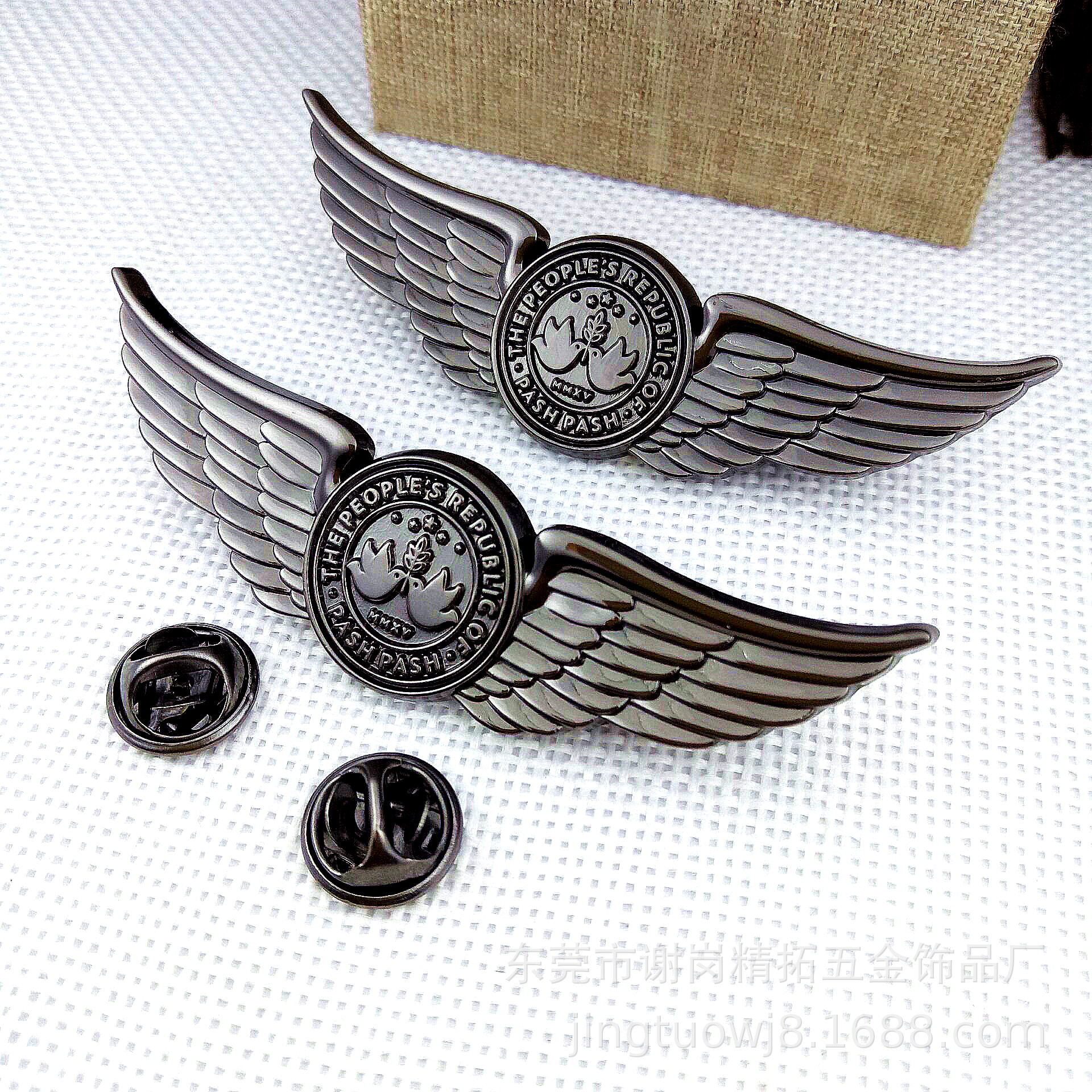 航空公司胸牌定做 企业logo校徽翅膀胸针定制 飞行员纪念金属徽章