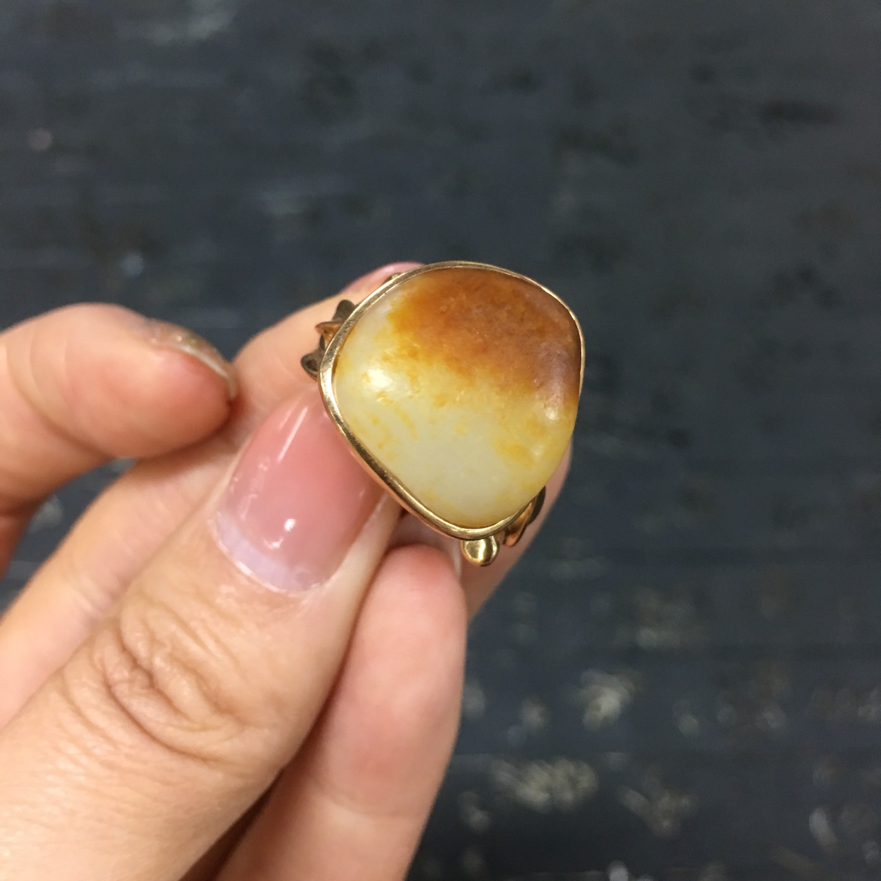 新疆和田玉优质籽料原石戒指红皮白肉终生保真带证书一件代发