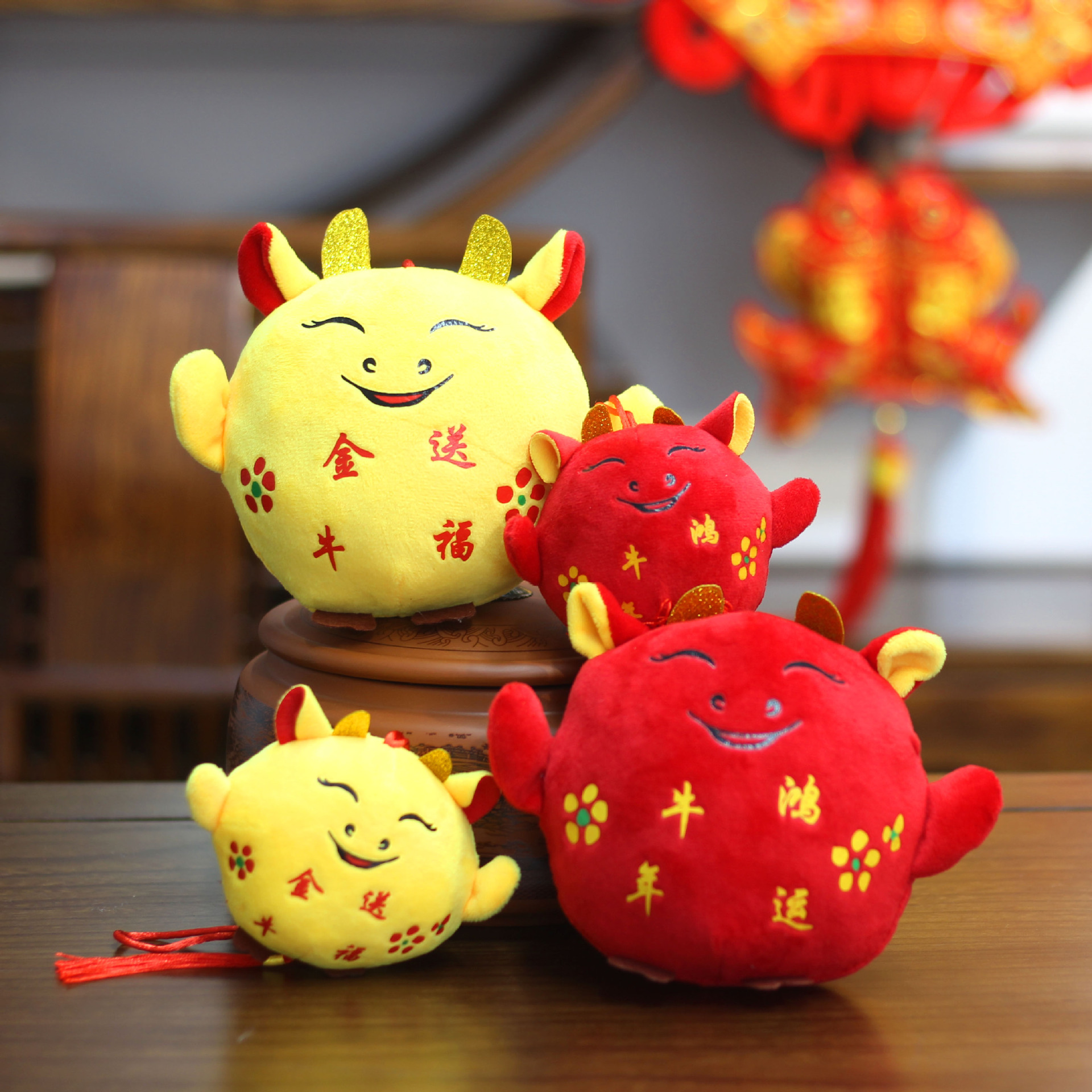 牛年生肖吉祥物圆球金牛送福毛绒挂件中国结装饰挂件年会礼物批发