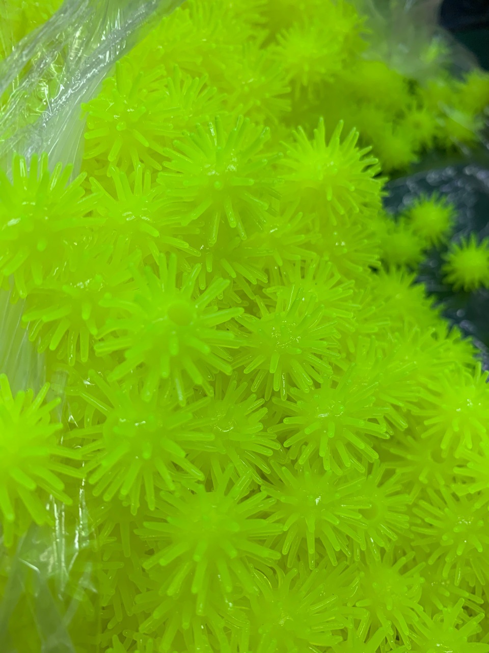 工厂直供环保20mm粘粘小刺球 易清洁好收纳玻璃门窗光滑墙面玩具