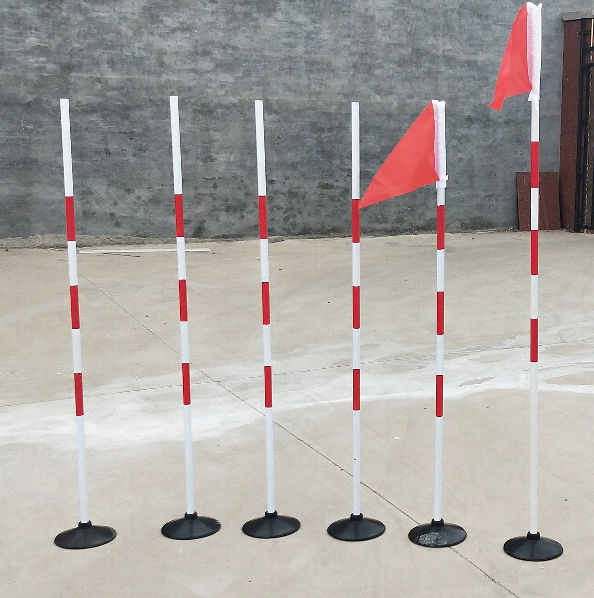 厂家供应足球训练标志杆 交通标志杆 障碍物练车红白杆蛇形跑标杆