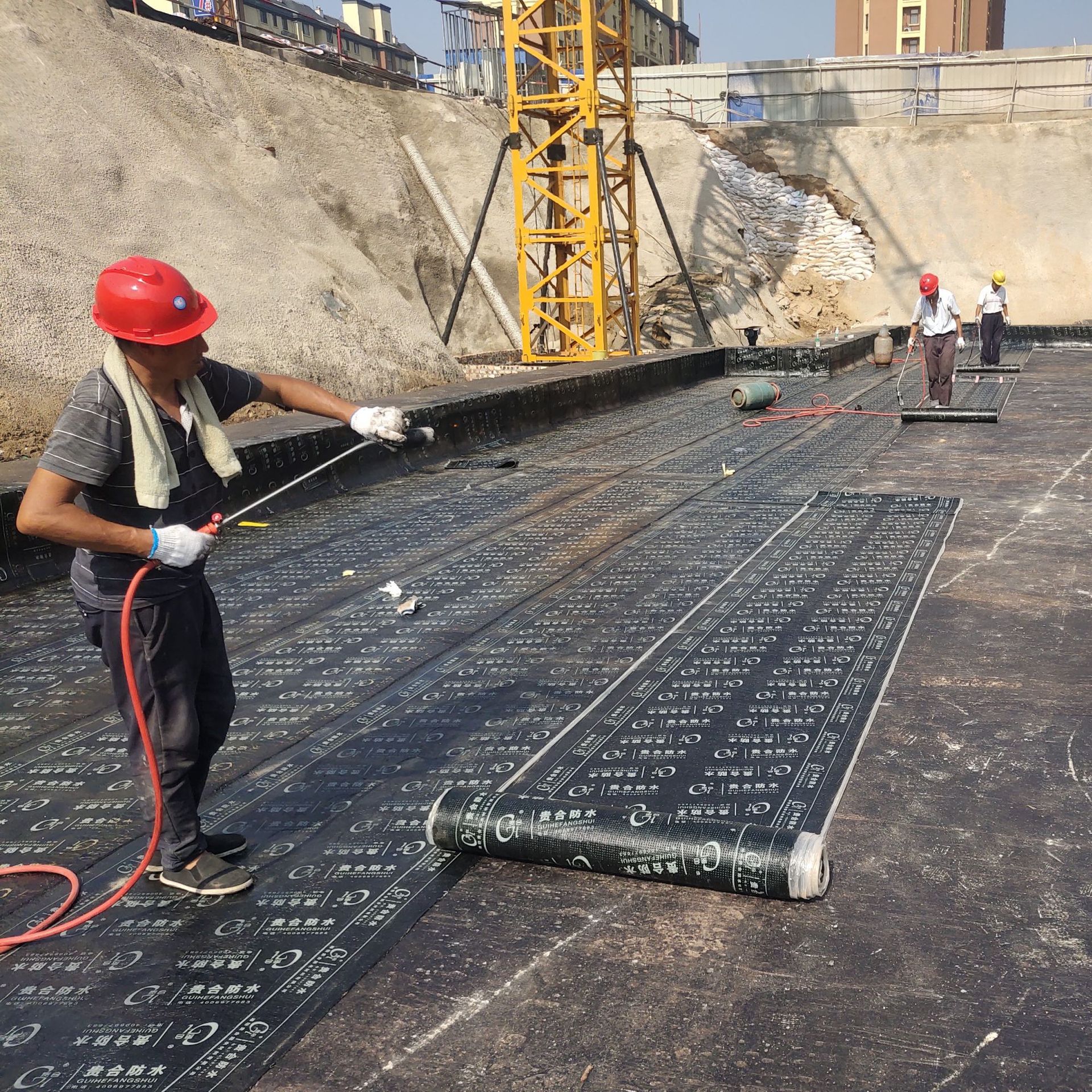 厂家批发立体彩砂防水卷材 多彩sbs改性沥青防水卷材 仿真沥青瓦