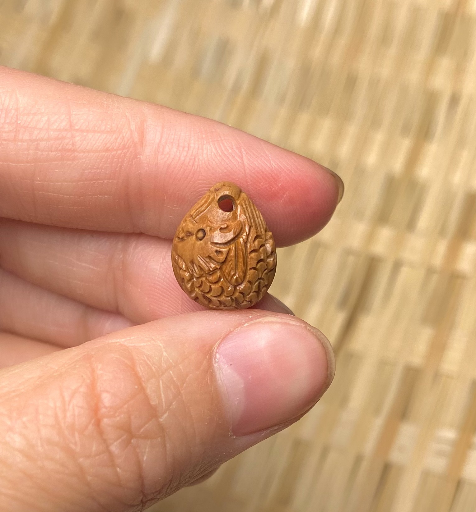 厂家批发龙纹桃核雕刻生肖手工diy饰品配件文玩配饰散珠工艺品