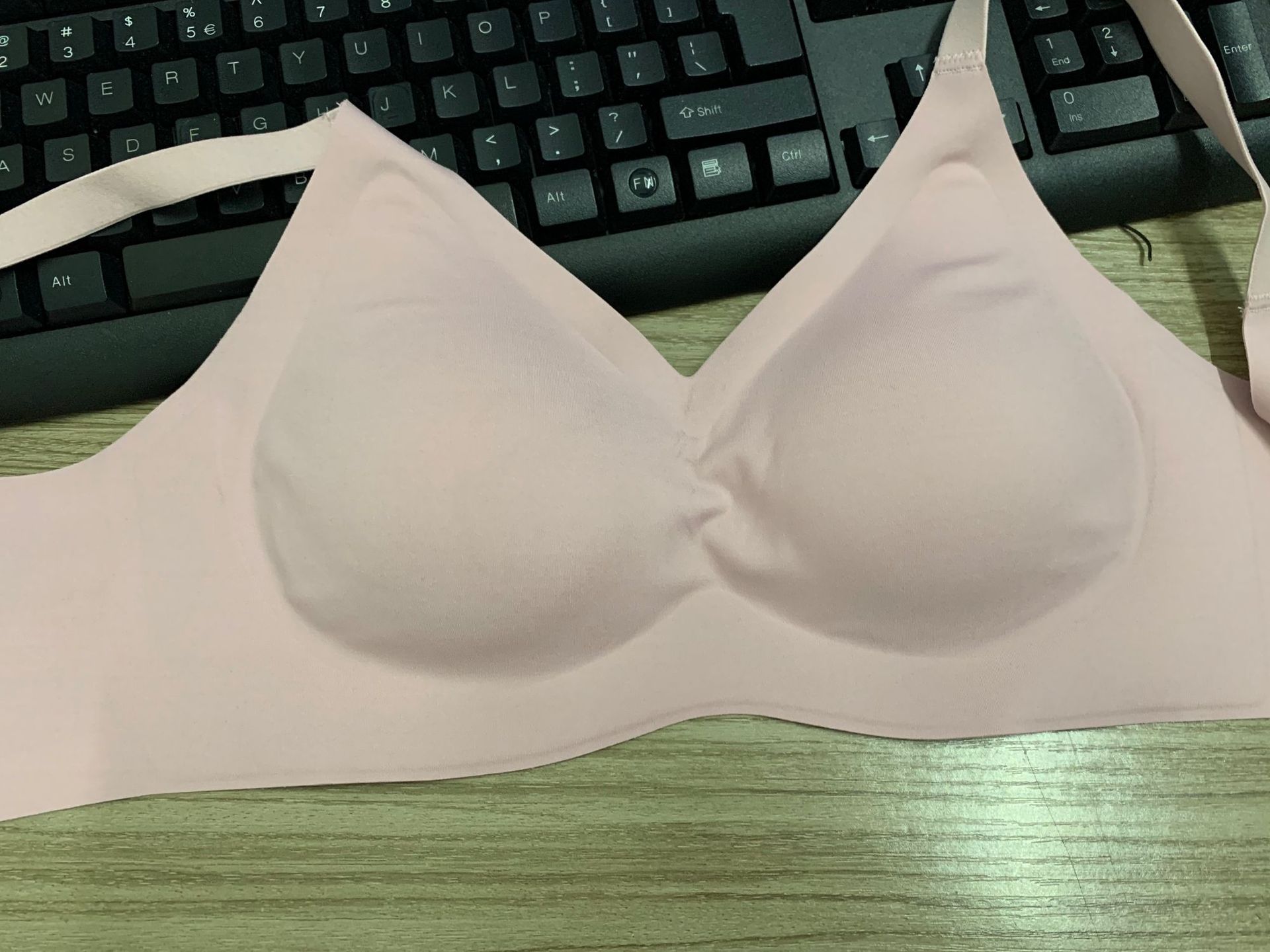 无痕光面一片式无钢圈文胸负离子内里记忆肩带无磁背扣插片款代发