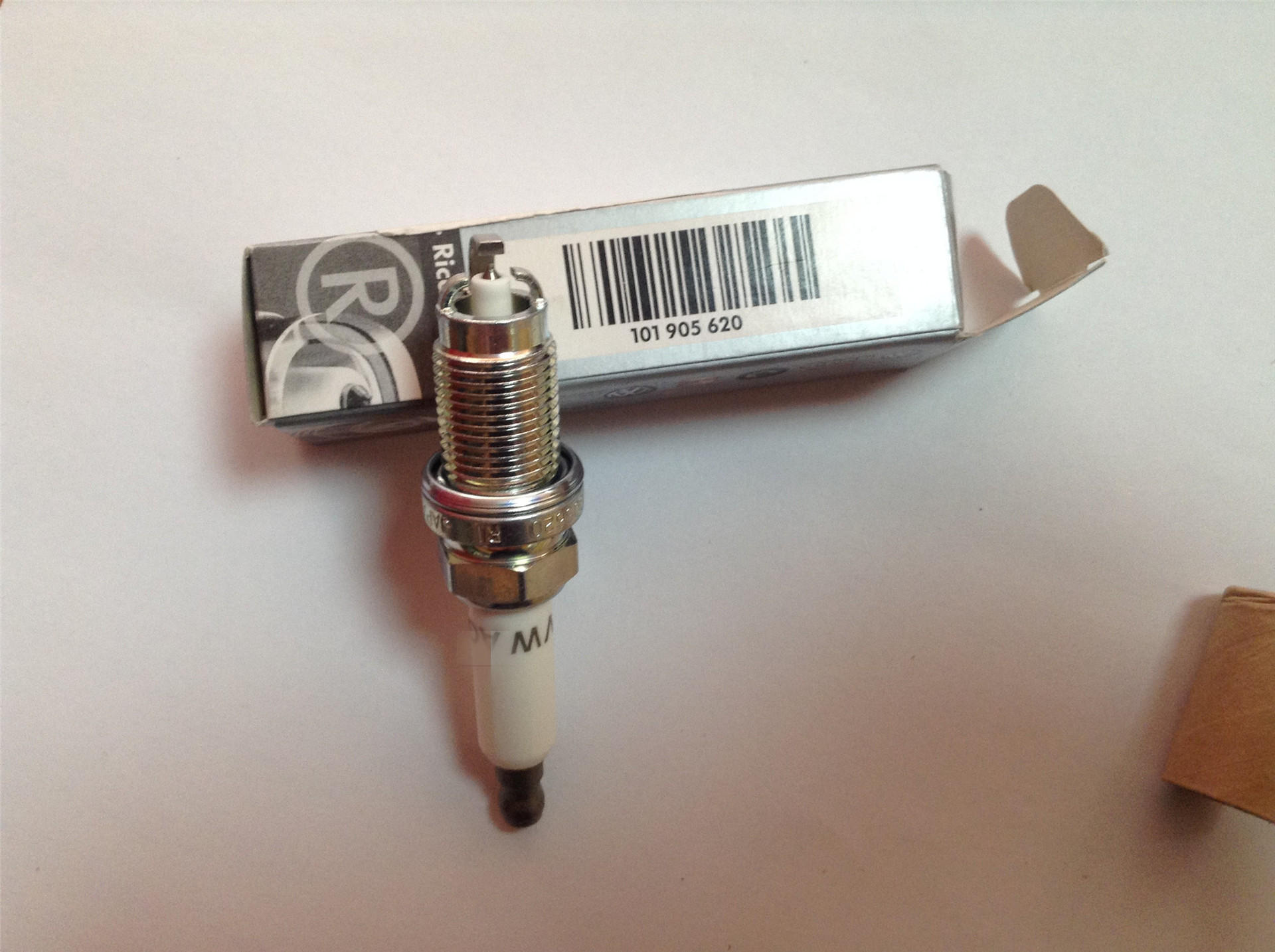 火花塞火嘴spark plug 适用于大众vw pzfr5n-11t(101905620)