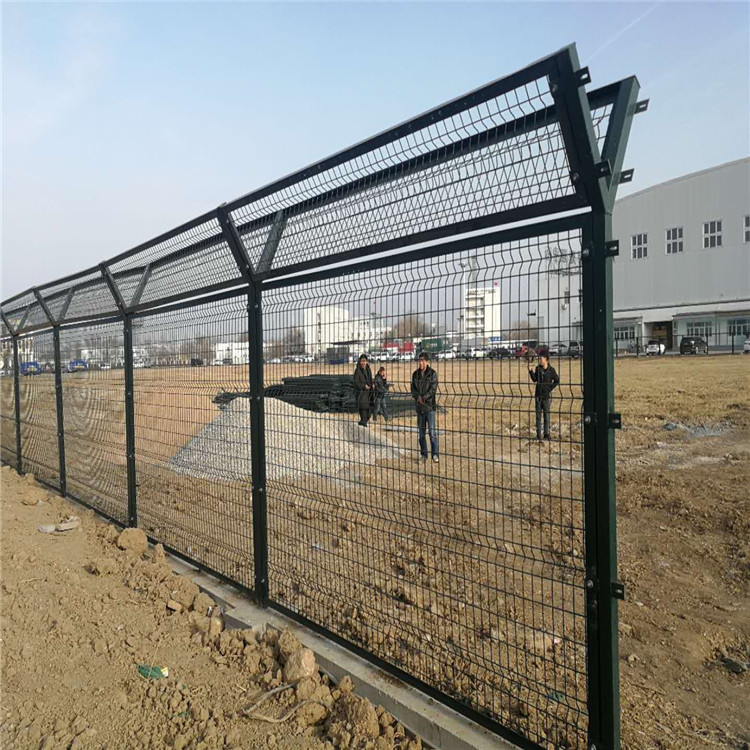 铝包钢机场围界y型立柱安全防护围栏战斧型刺丝滚笼钢筋网护栏