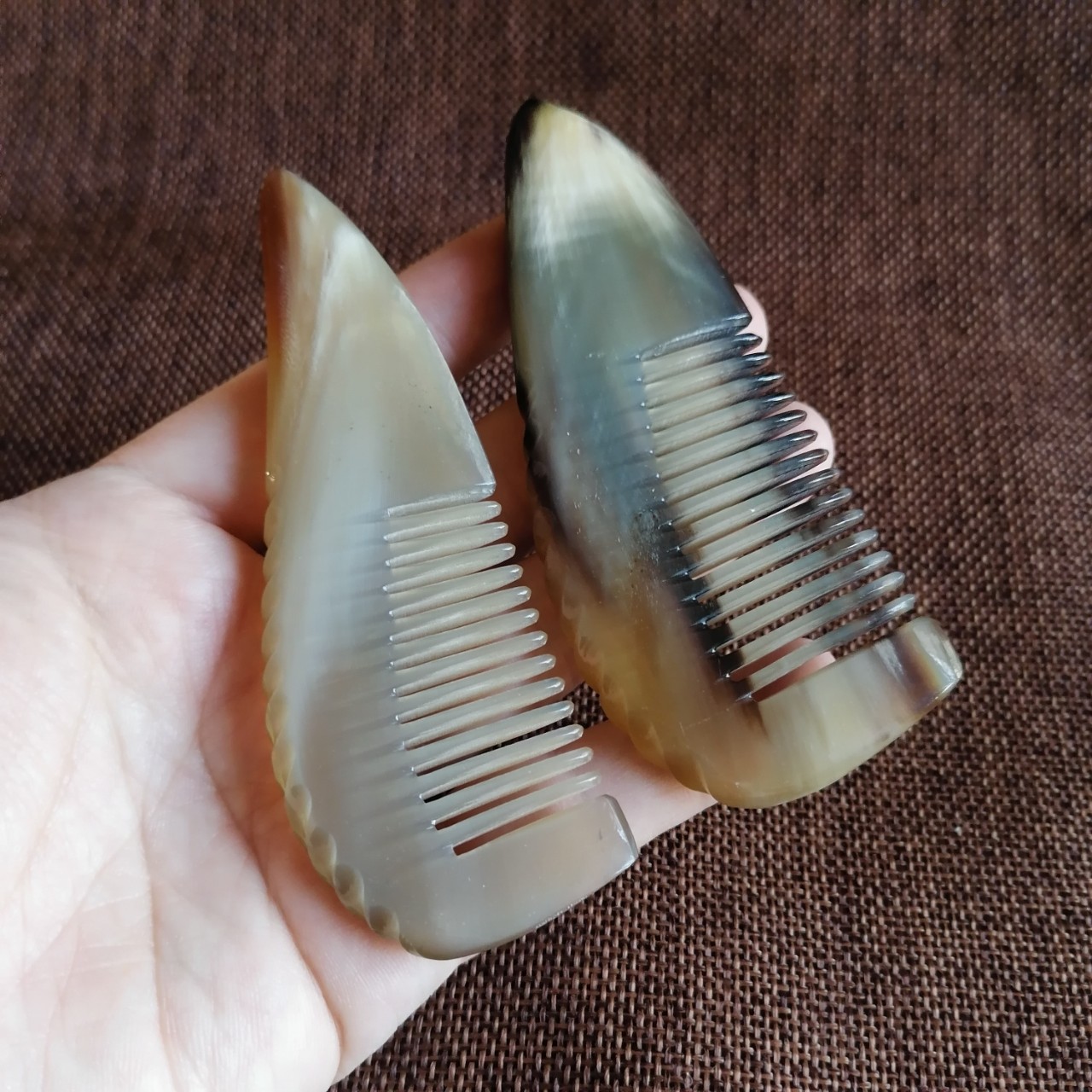 藏区羊角梳子脱发白黄羊角梳头部经络梳保健梳