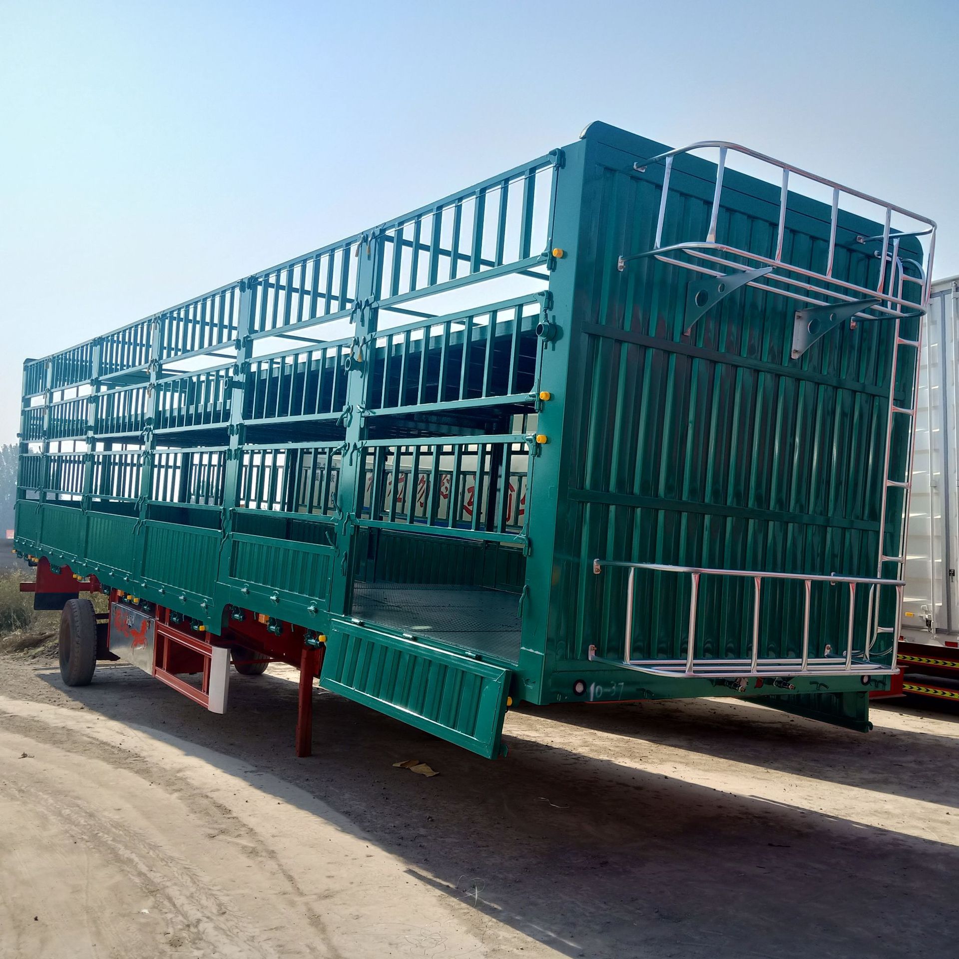 订做轻体 13米苍栏挂车 对开门仓栏半挂车 车体采用上海宝钢厂价