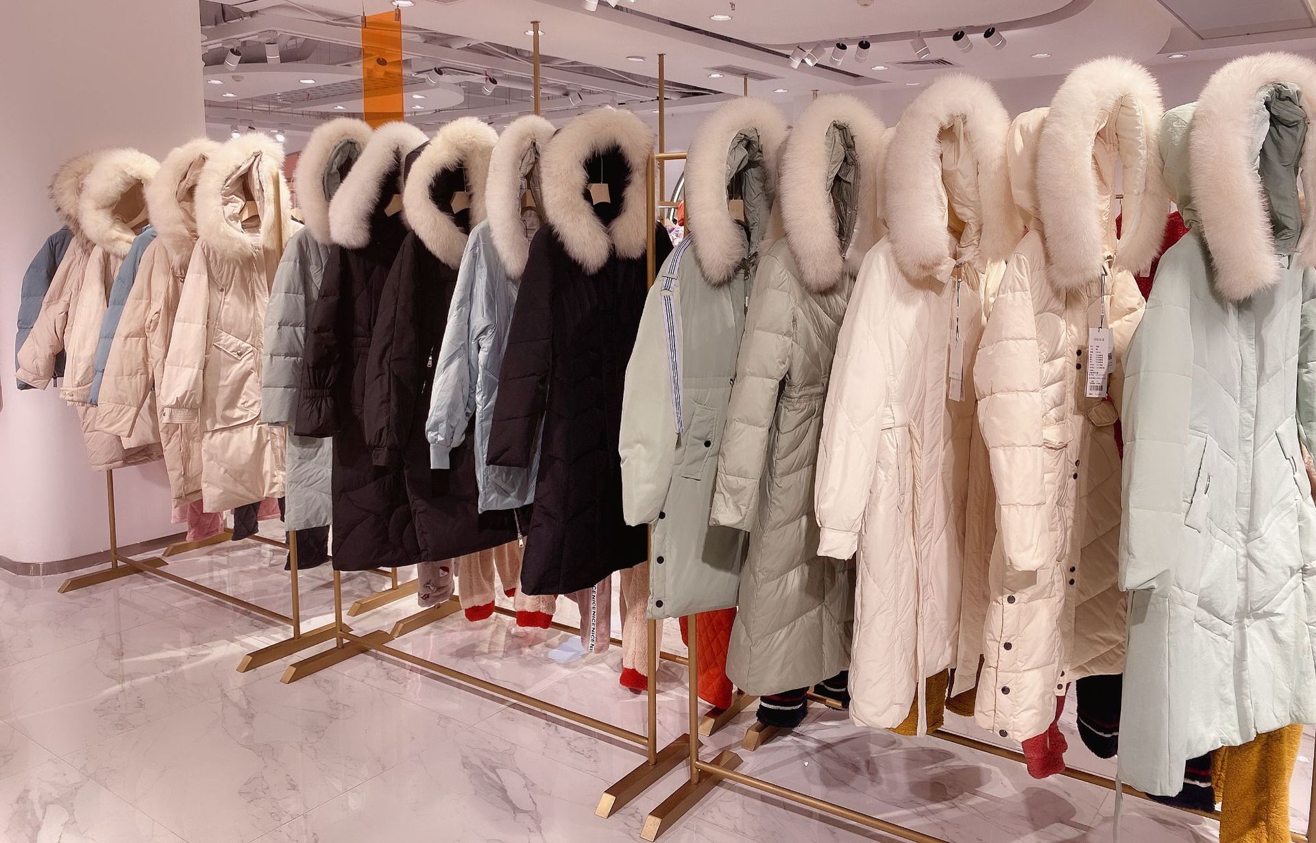 【奥丽丝羽绒服】20冬品牌女装折扣批发走份 特价羽绒服直播带货