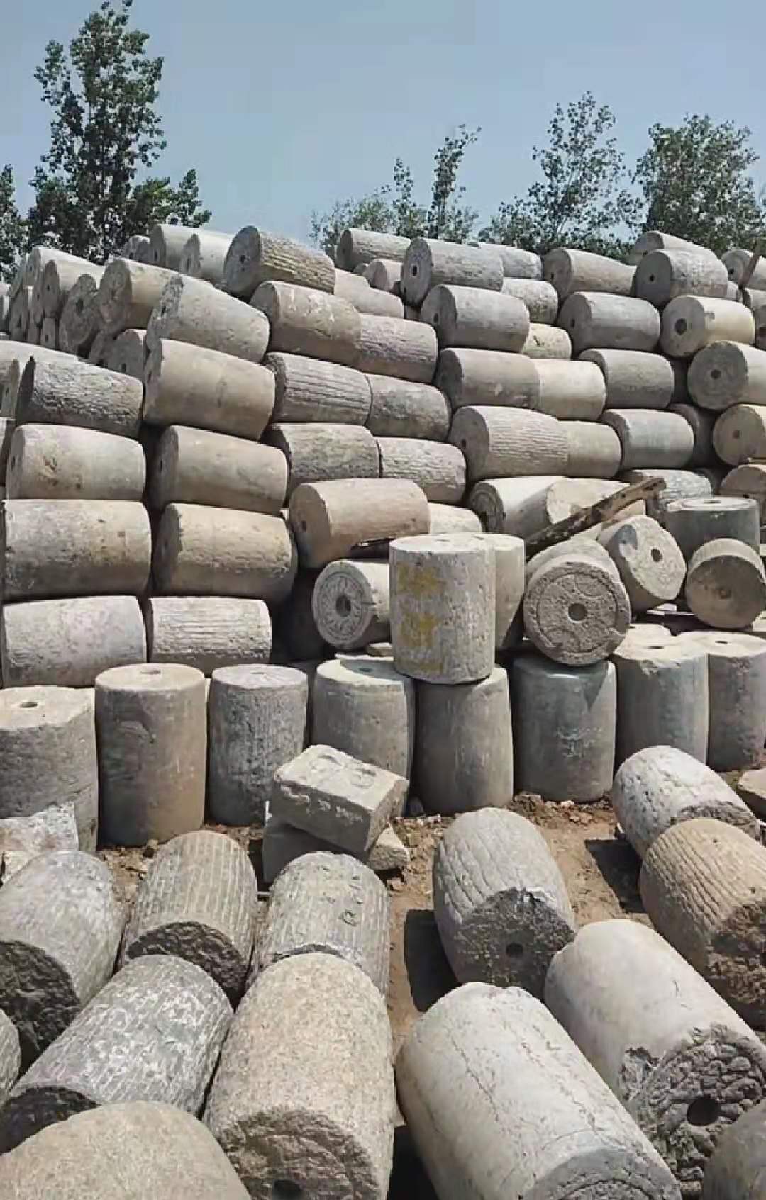 湖北老石滚出售乡村老石滚价格厂家定制刻字老石滚磨盘水盆批发