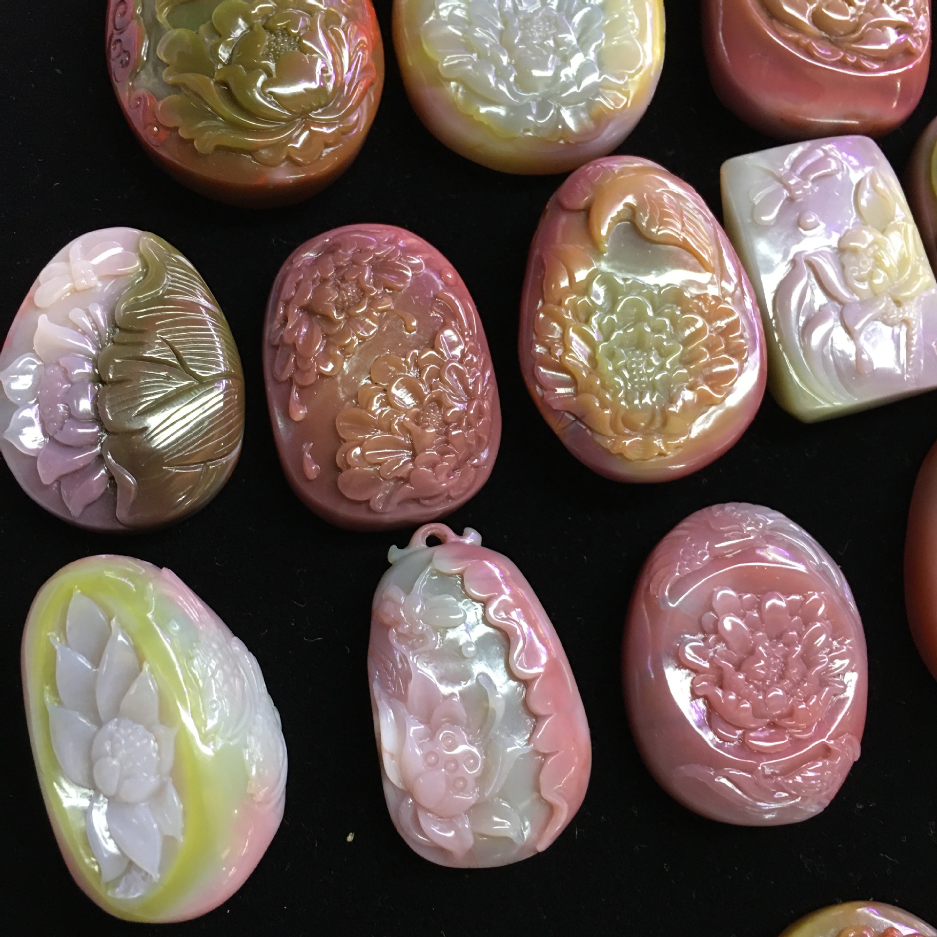 天然四川凉山盐源玛瑙雕刻 精工雕刻 七彩颜色 厂家直销